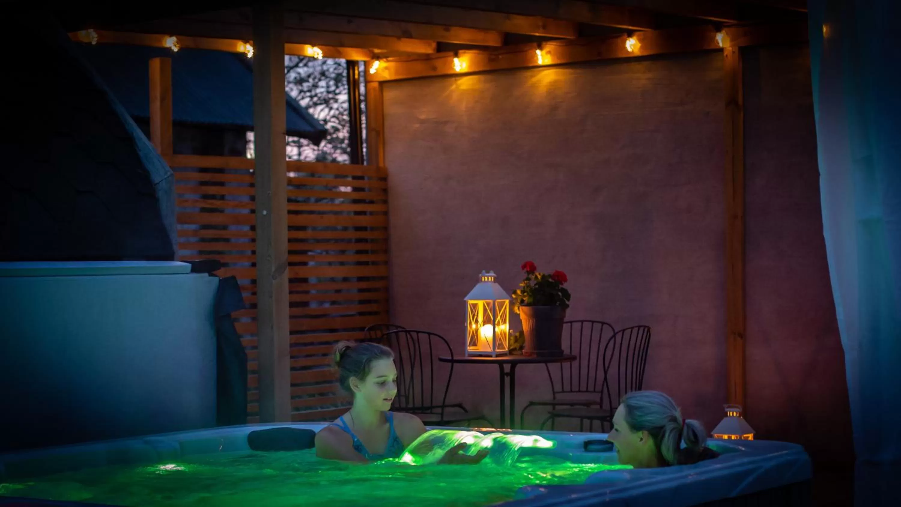 Hot Tub in Ölands Yoga Studio & Islandshästar, Stugor & Rum