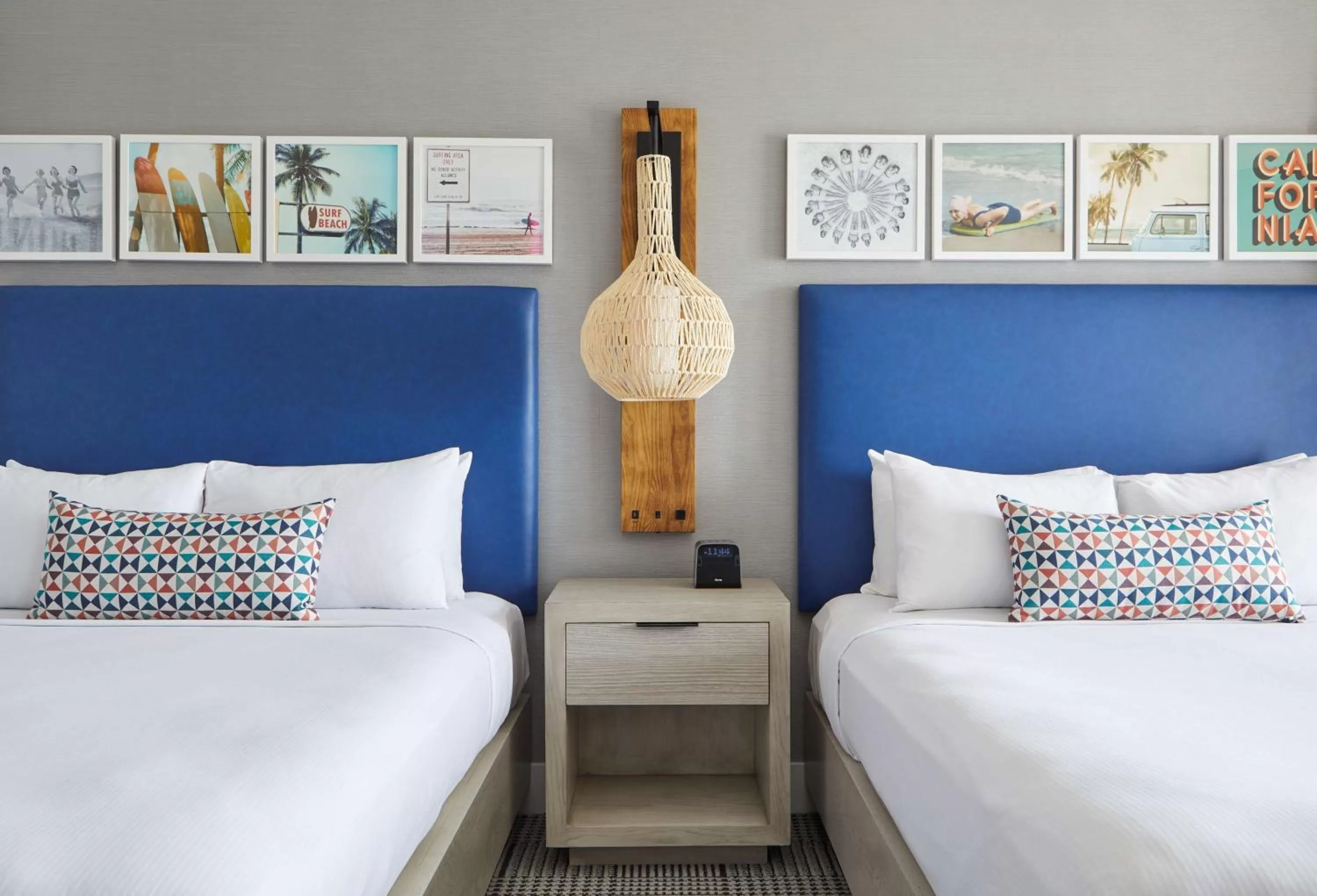 Bed in The Waterfront Beach Resort, A Hilton Hotel