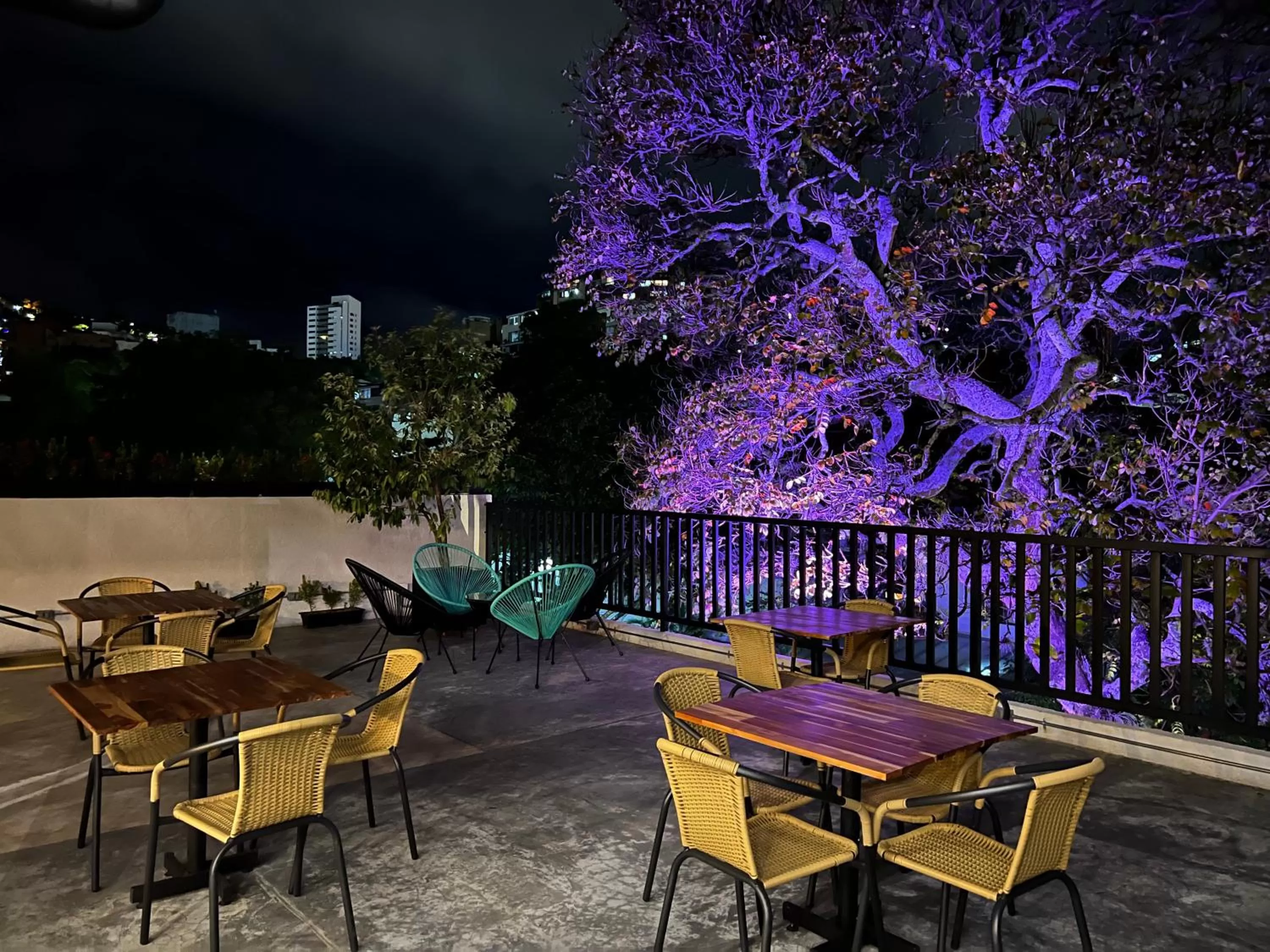 Night in HOTEL 9.5 SAN FERNANDO