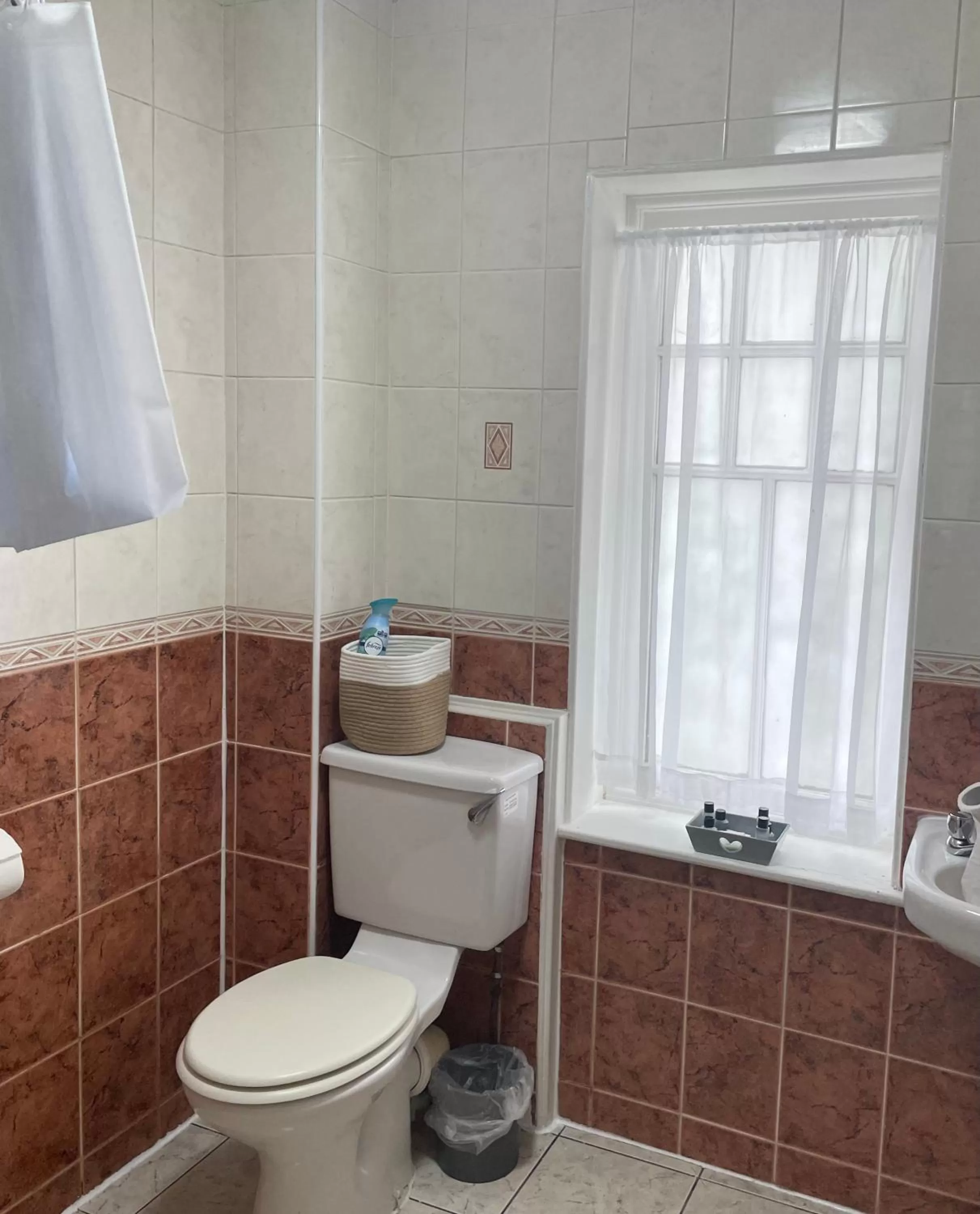 Bathroom in Navaar House Hotel