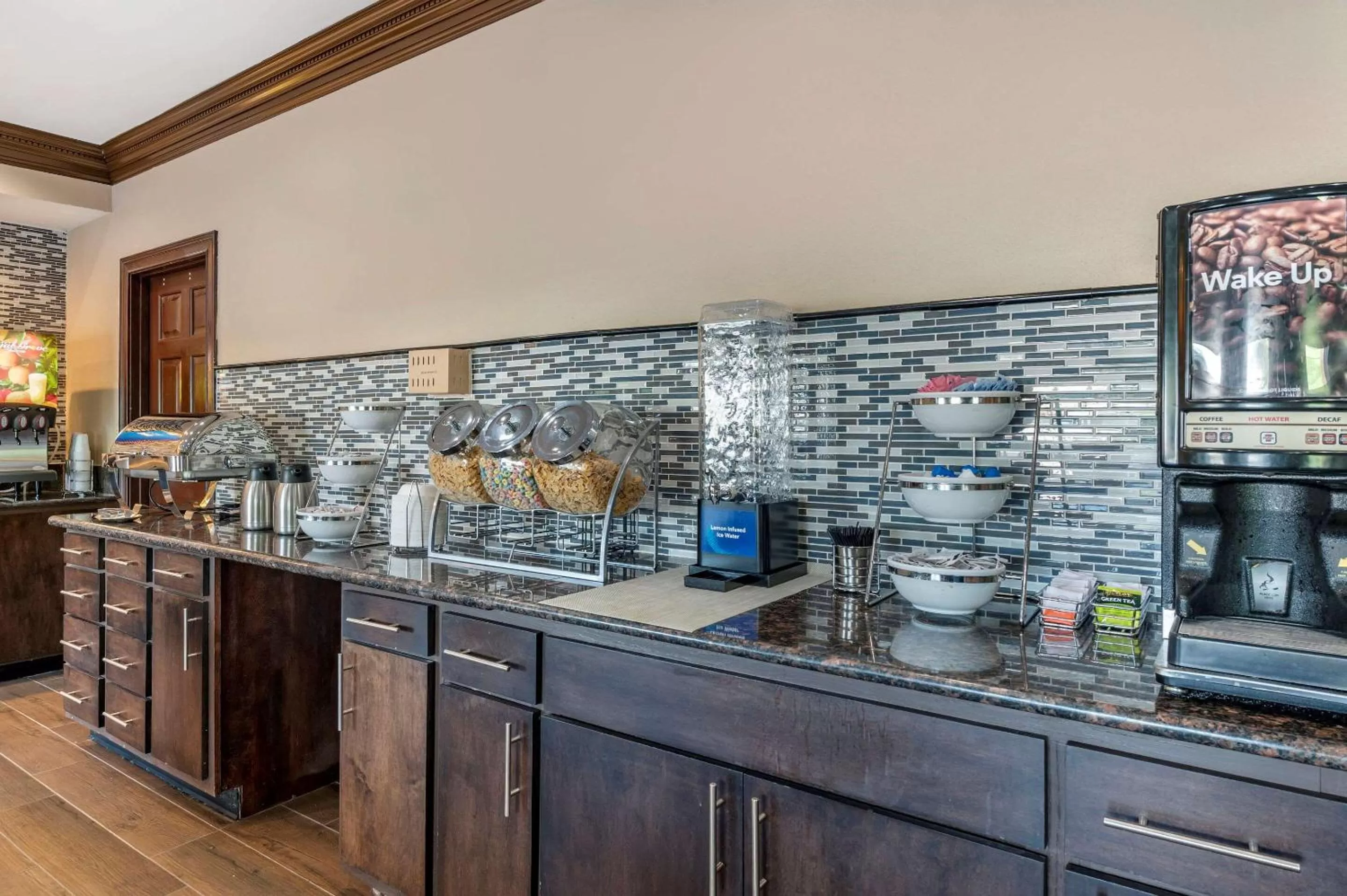 Restaurant/places to eat in Comfort Inn & Suites Cincinnati Uptown Clifton