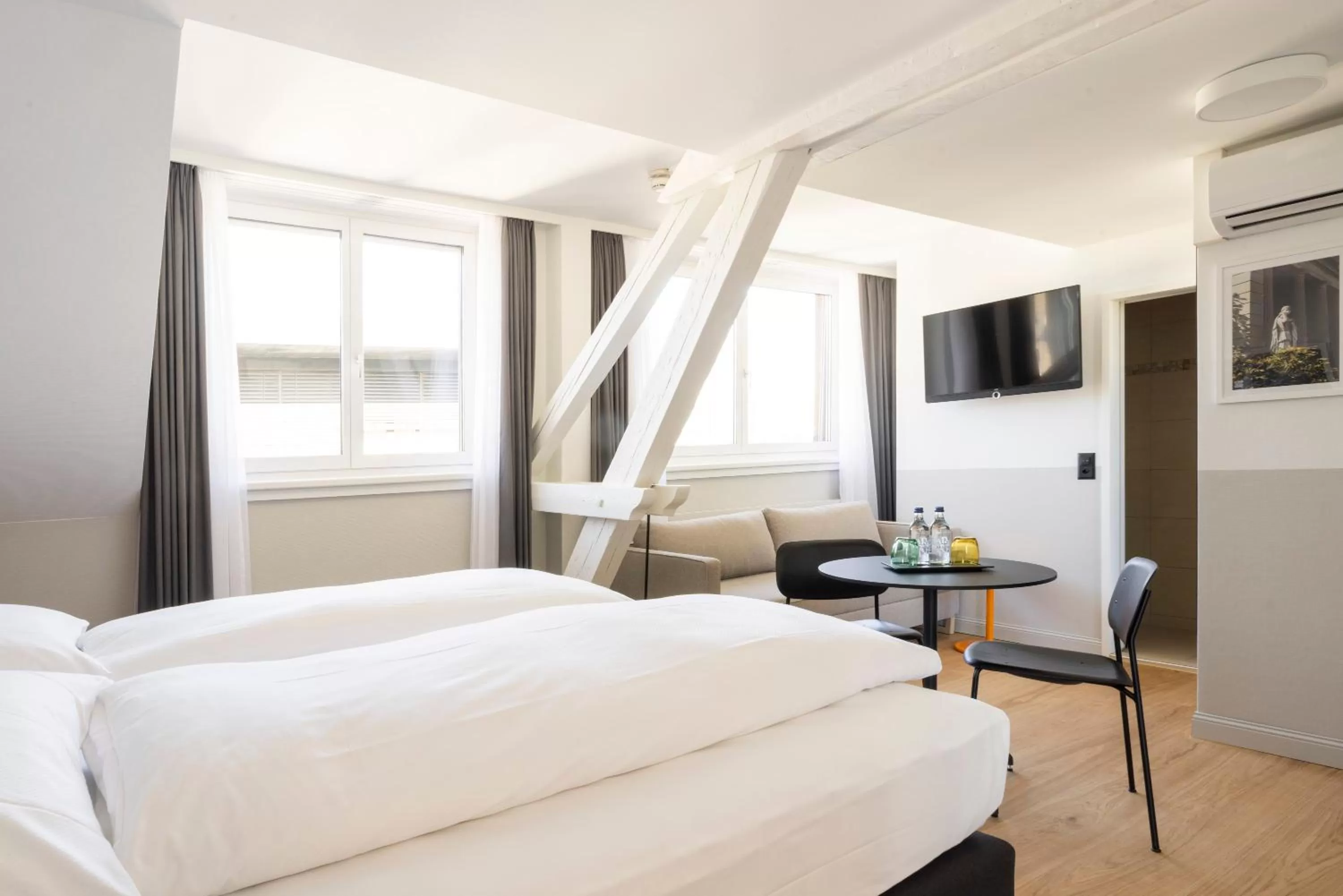 TV and multimedia, Bed in Fred Hotel Zürich Hauptbahnhof