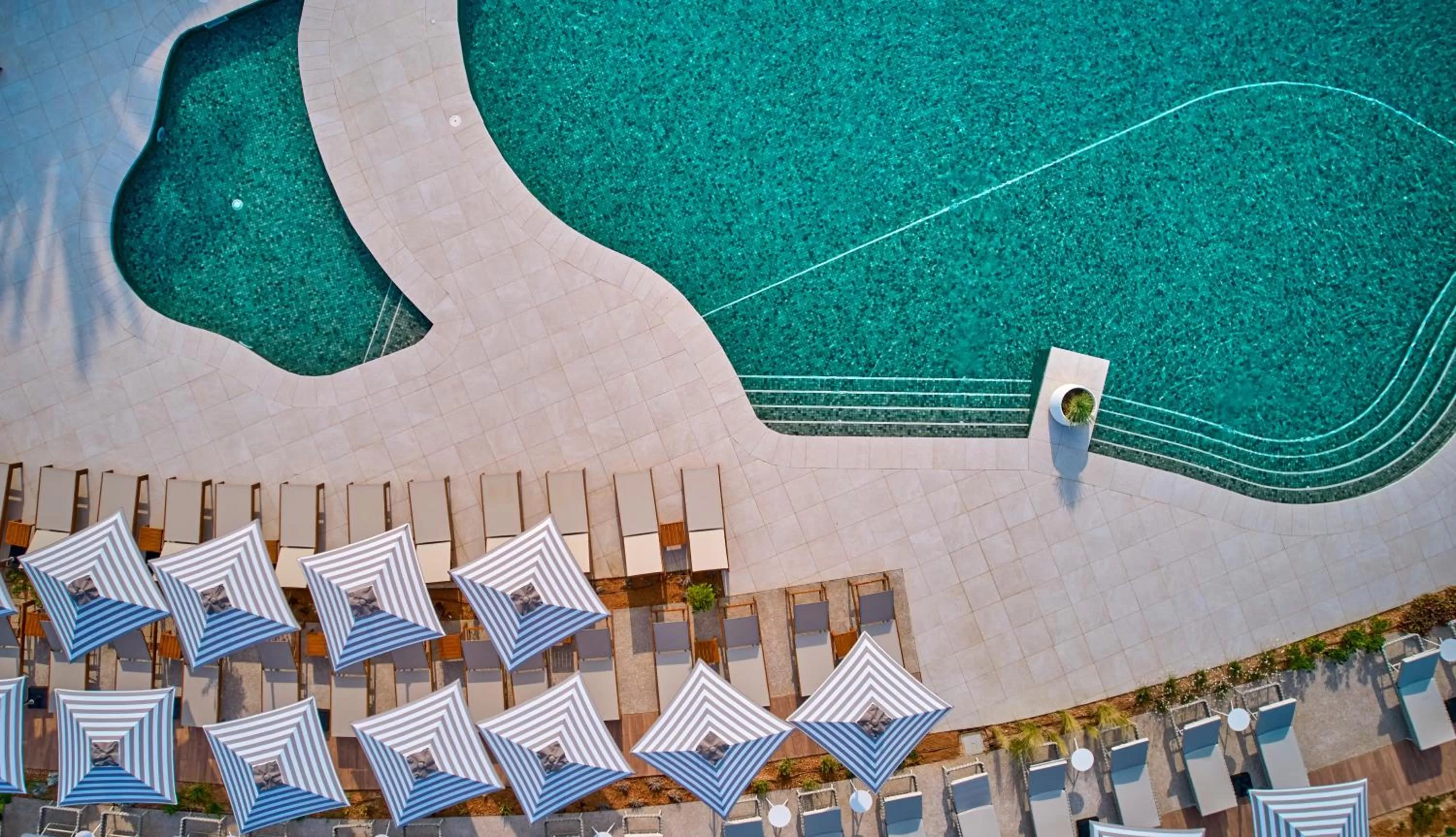 Swimming pool in Universal Grand León & Spa
