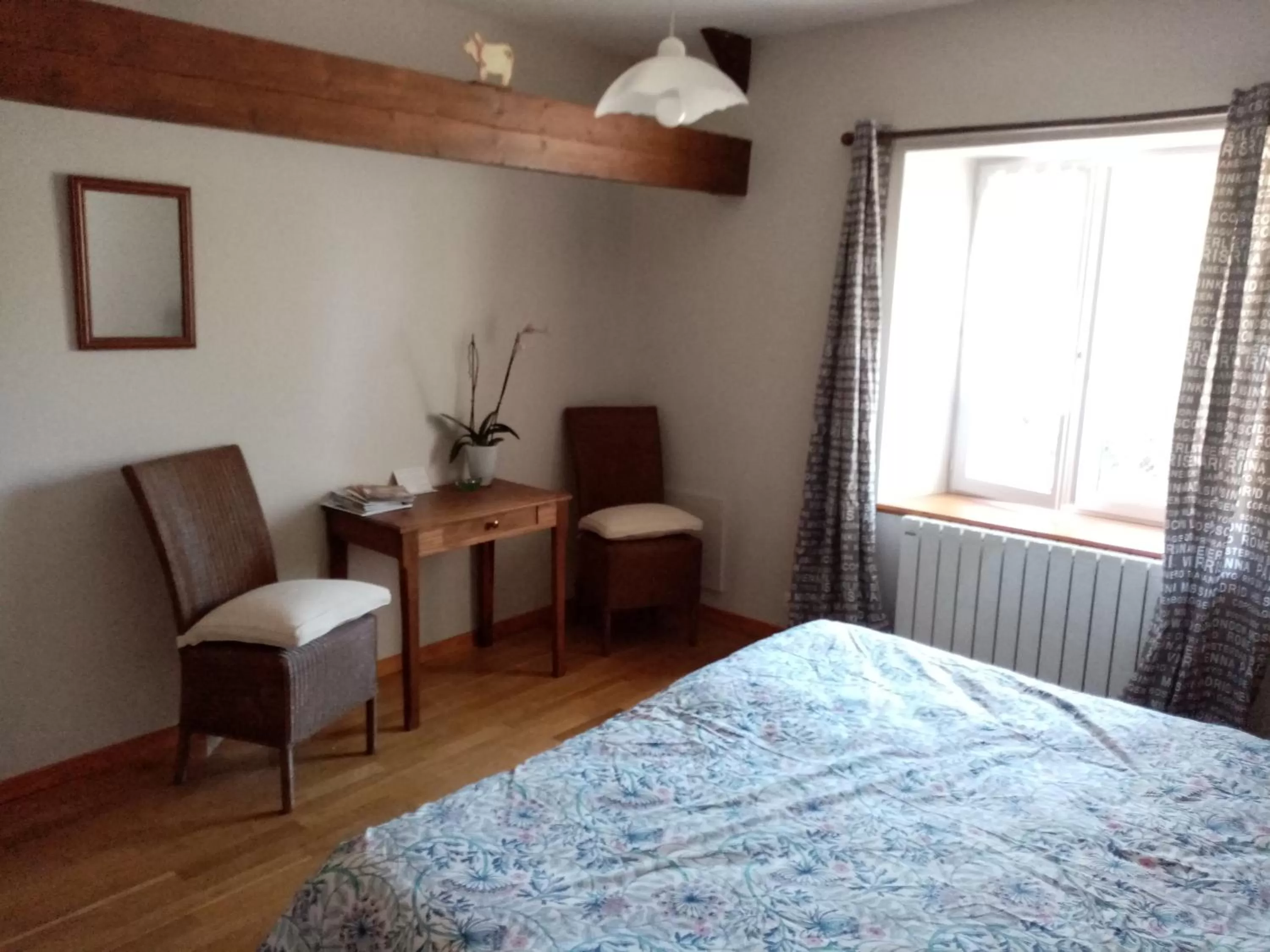 Photo of the whole room, Bed in La Parisiere