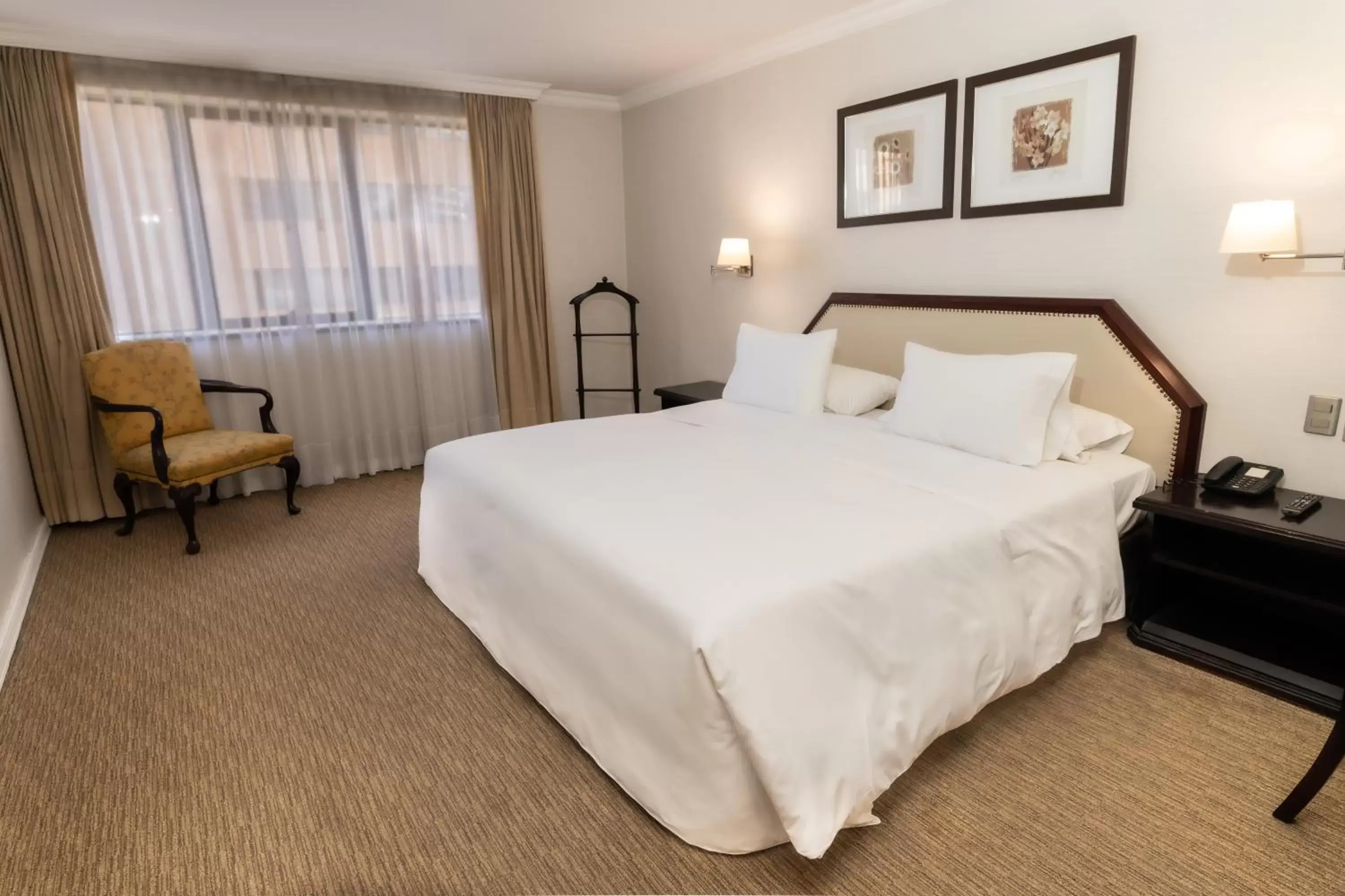 Standard King Room in Wyndham Garden Santiago Kennedy Standard King Room in Wyndham Garden Santiago Kennedy