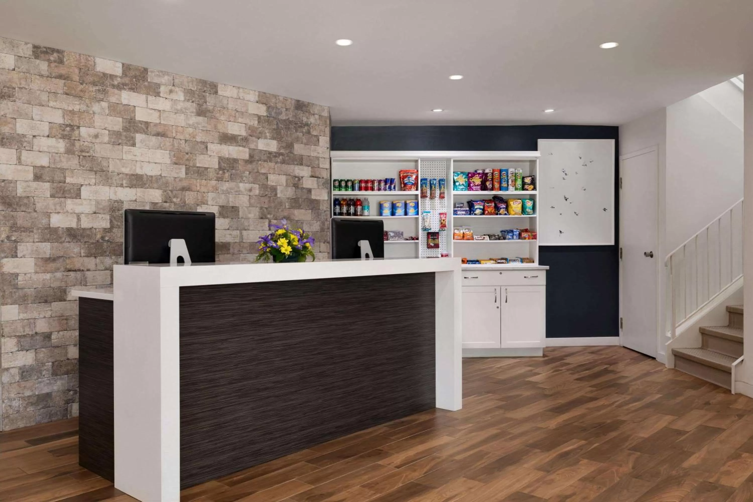 Lobby or reception in Days Inn by Wyndham Sarnia Harbourfront