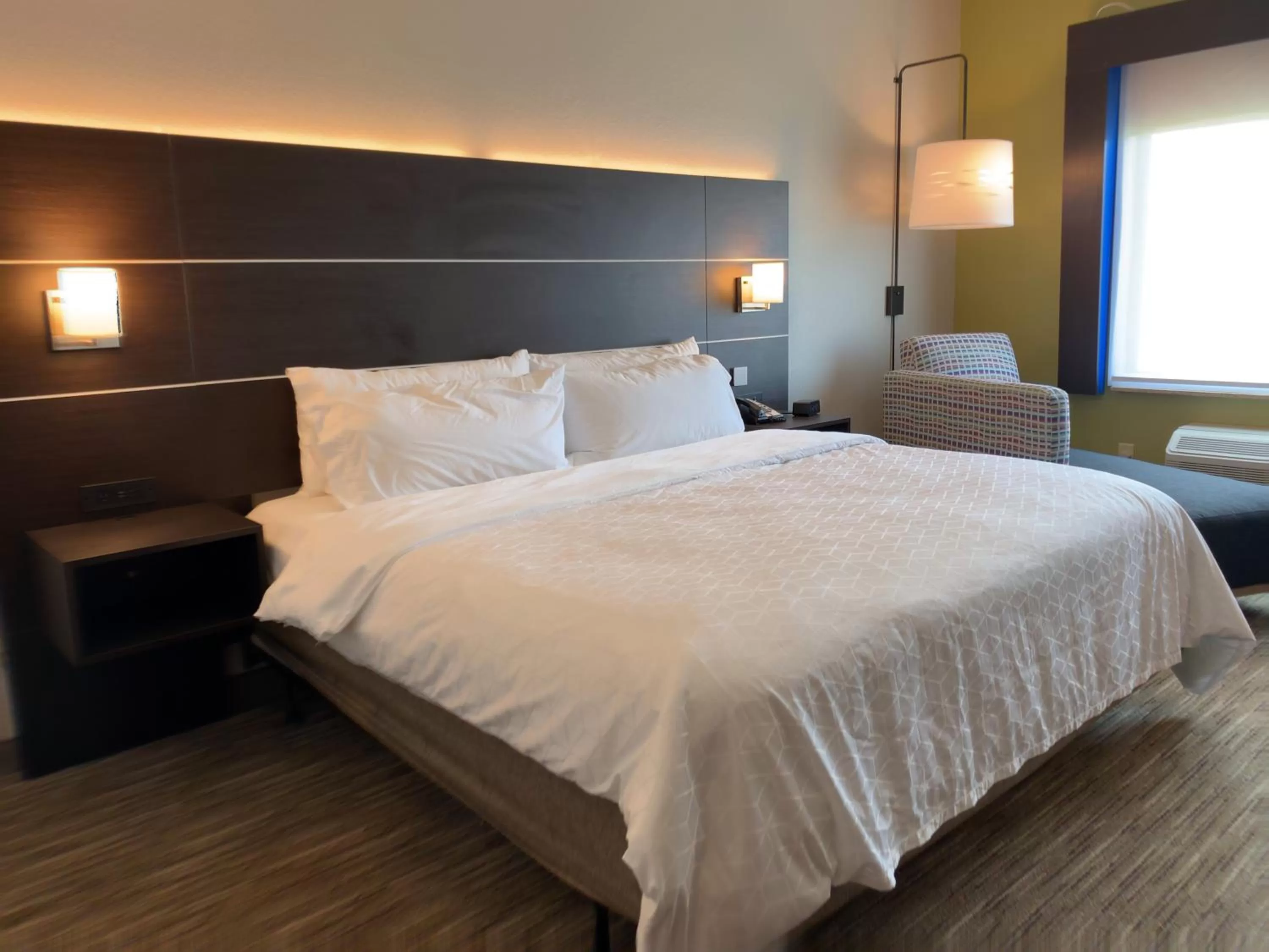 Photo of the whole room, Bed in Holiday Inn Express & Suites Exmore - Eastern Shore by IHG