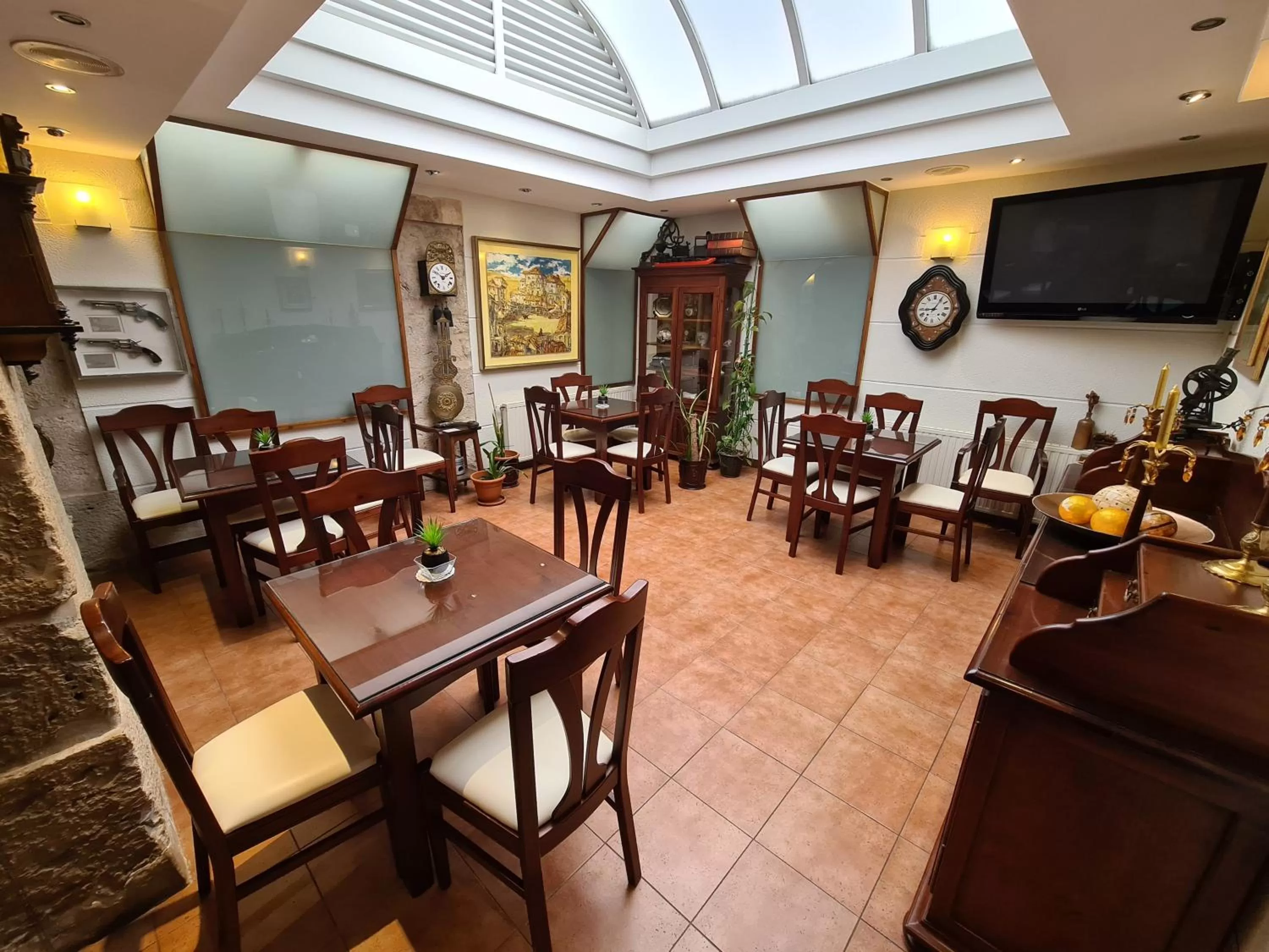 Communal lounge/ TV room in Hotel Jacobeo