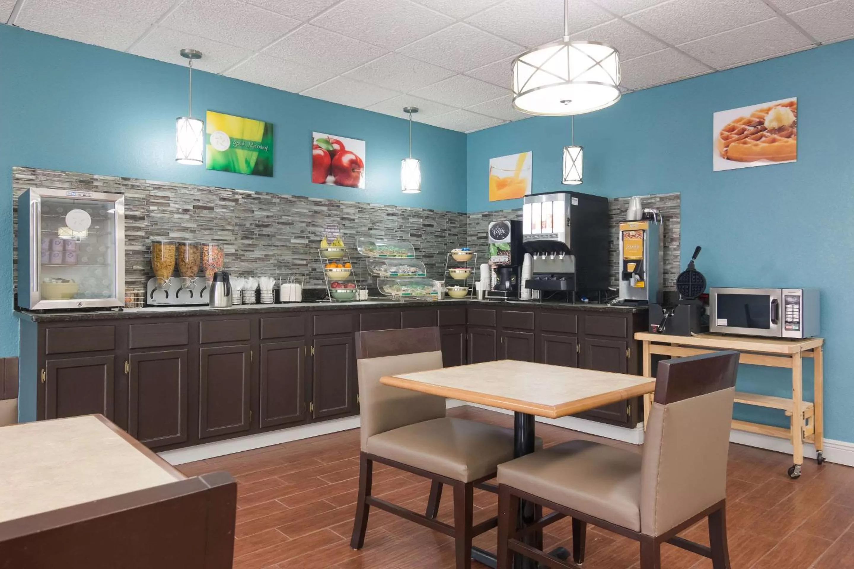 Breakfast in Quality Inn Magnolia