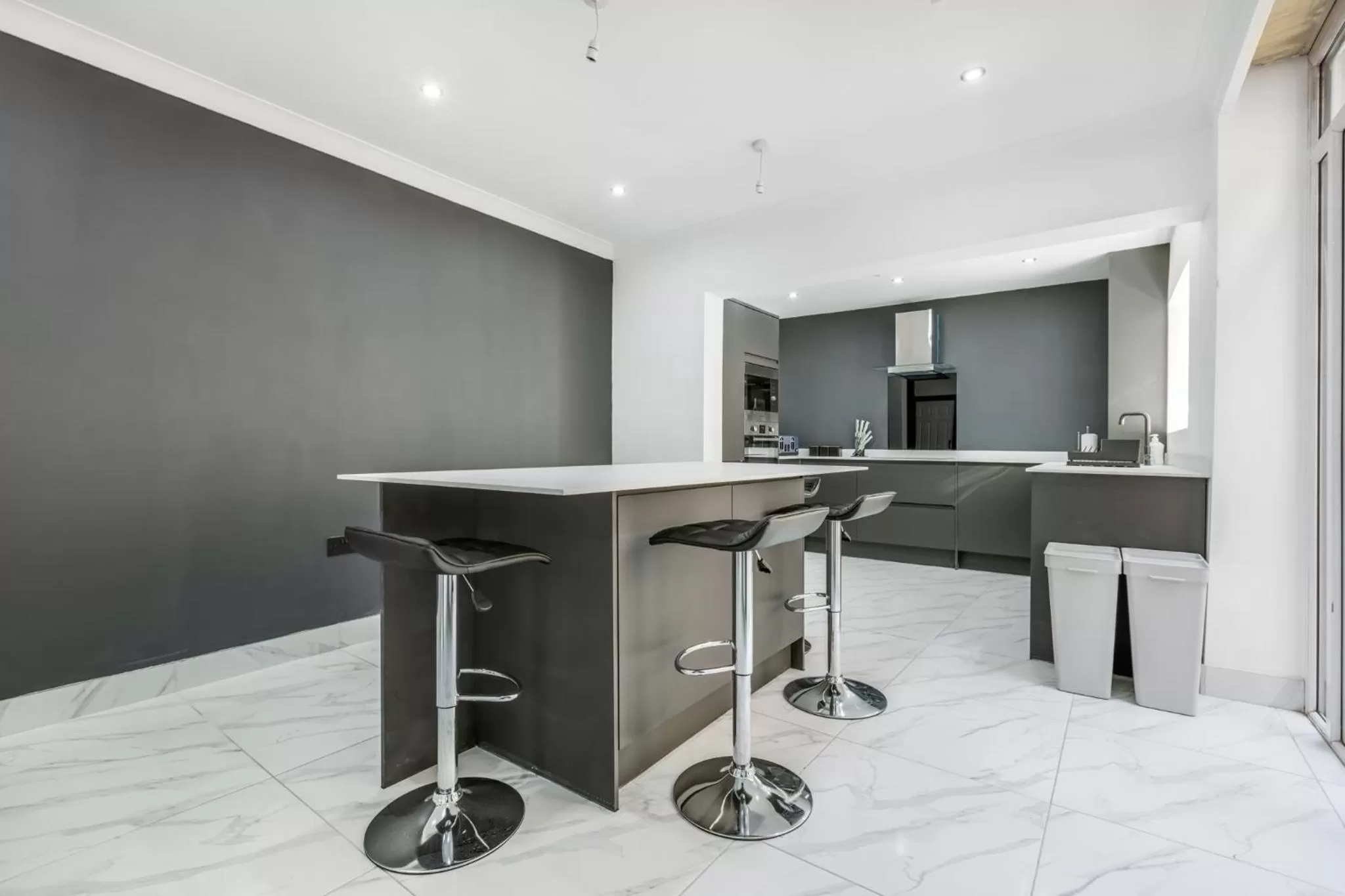 Kitchen or kitchenette in Crystal Towers Sasco Apartments