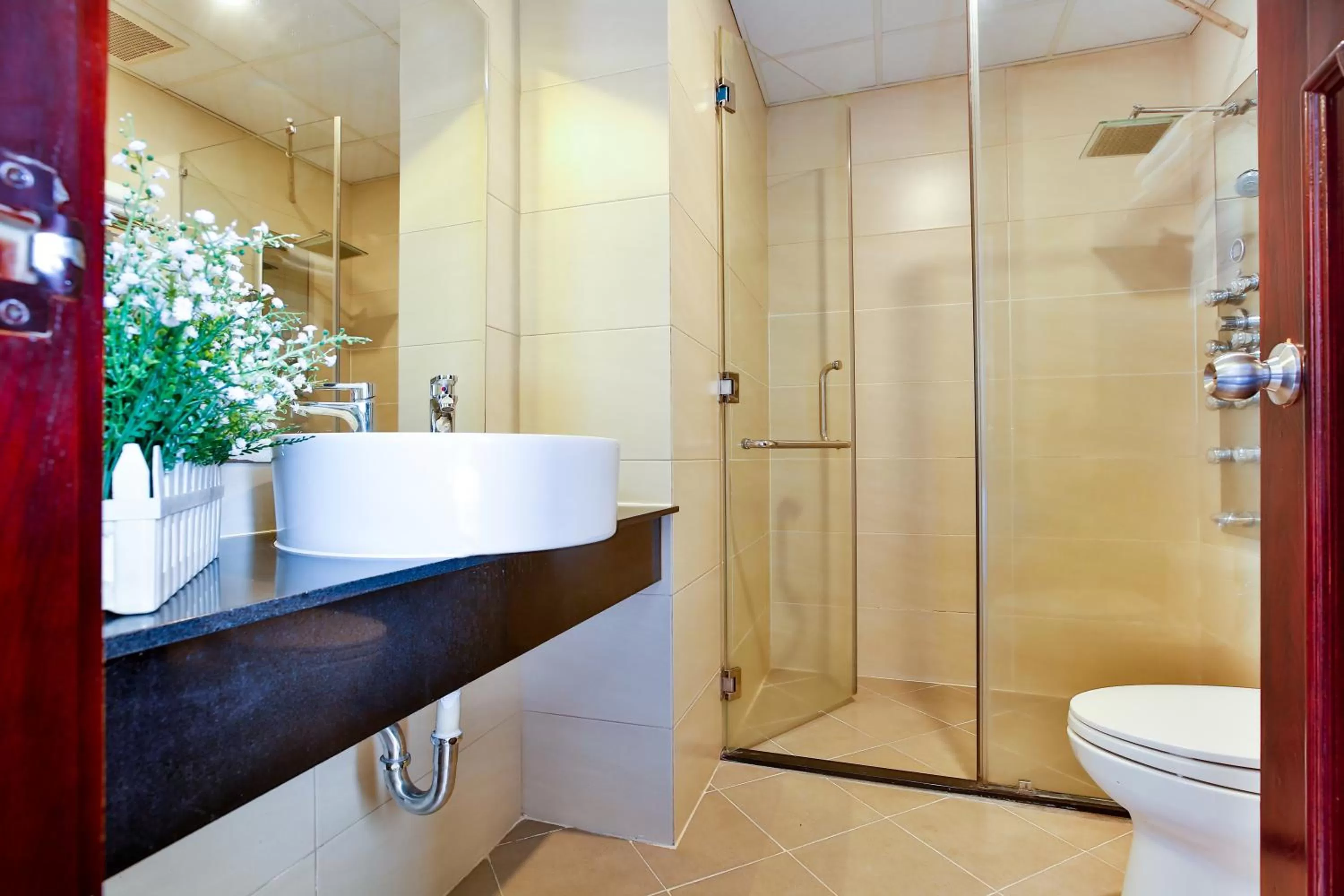 Bathroom in ALUNA Ben Thanh Hotel