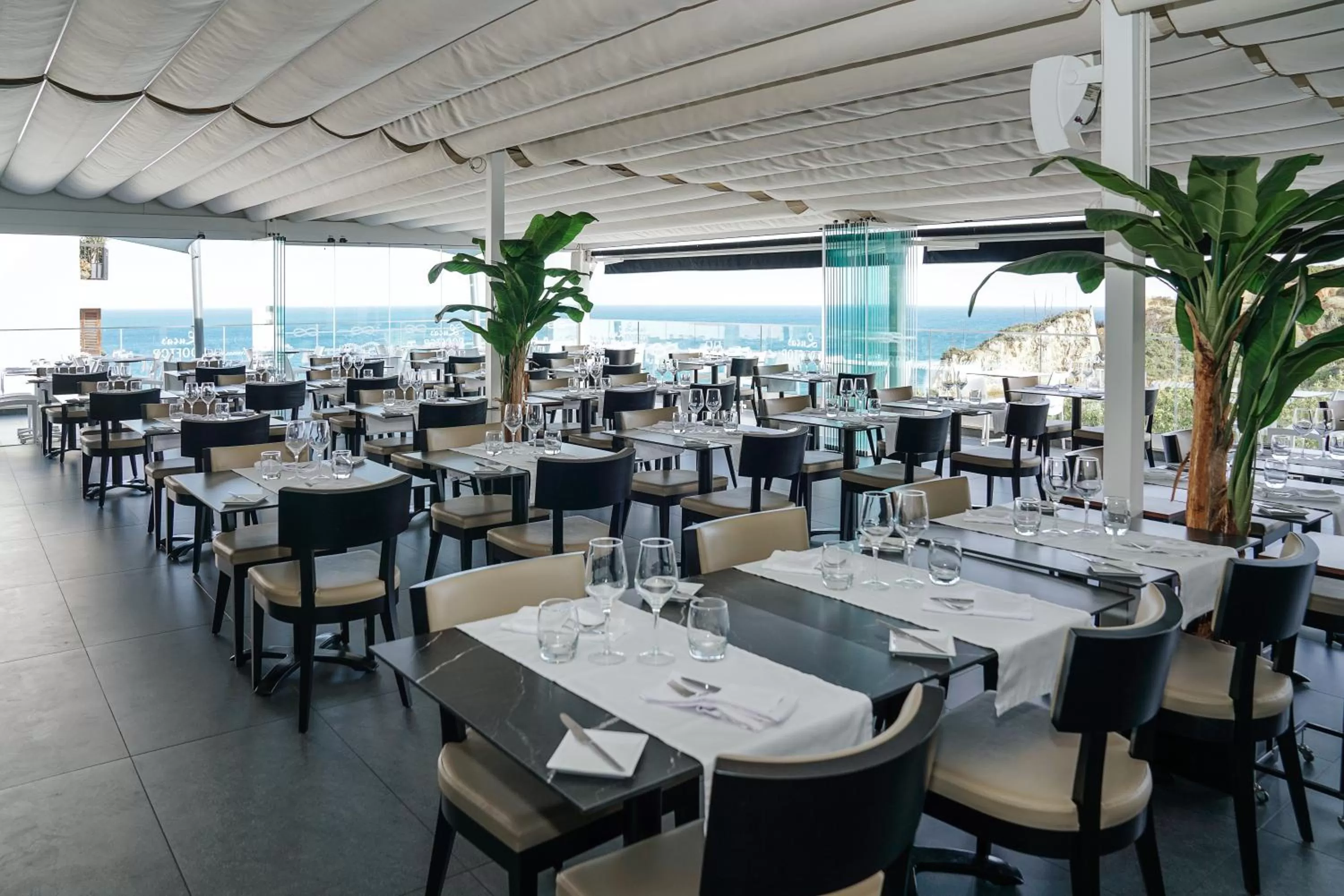 Restaurant/places to eat in Carvi Beach Hotel