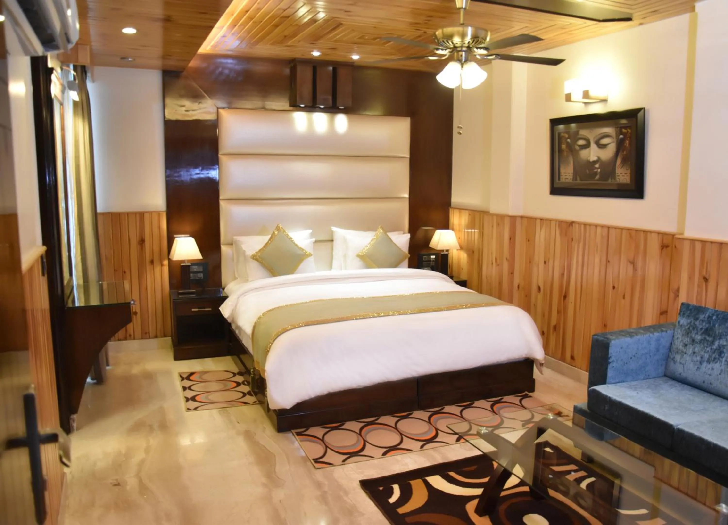 Photo of the whole room, Bed in Wood Castle Grand