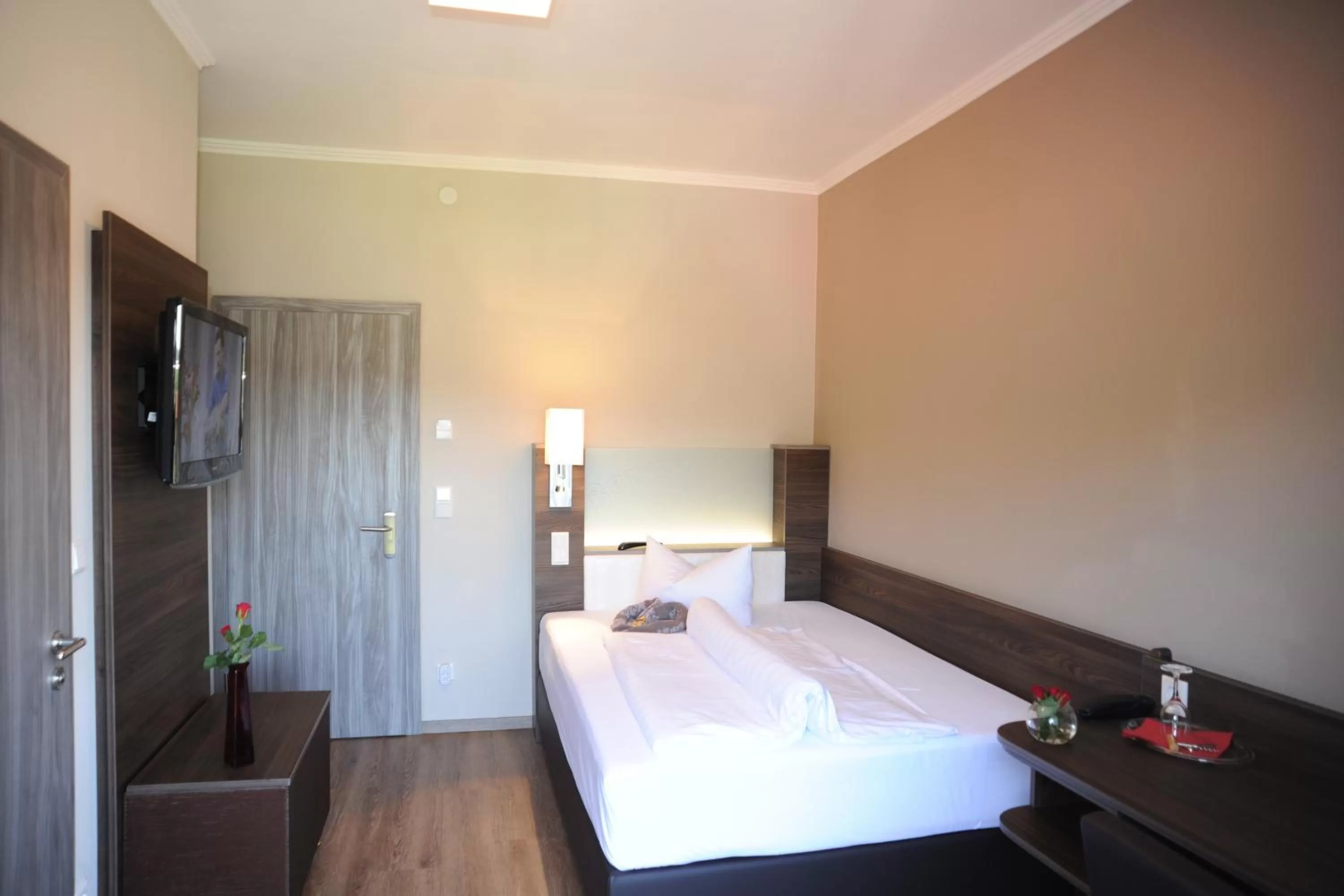 Photo of the whole room, Bed in Sporthotel Bernrieder Hof GmbH