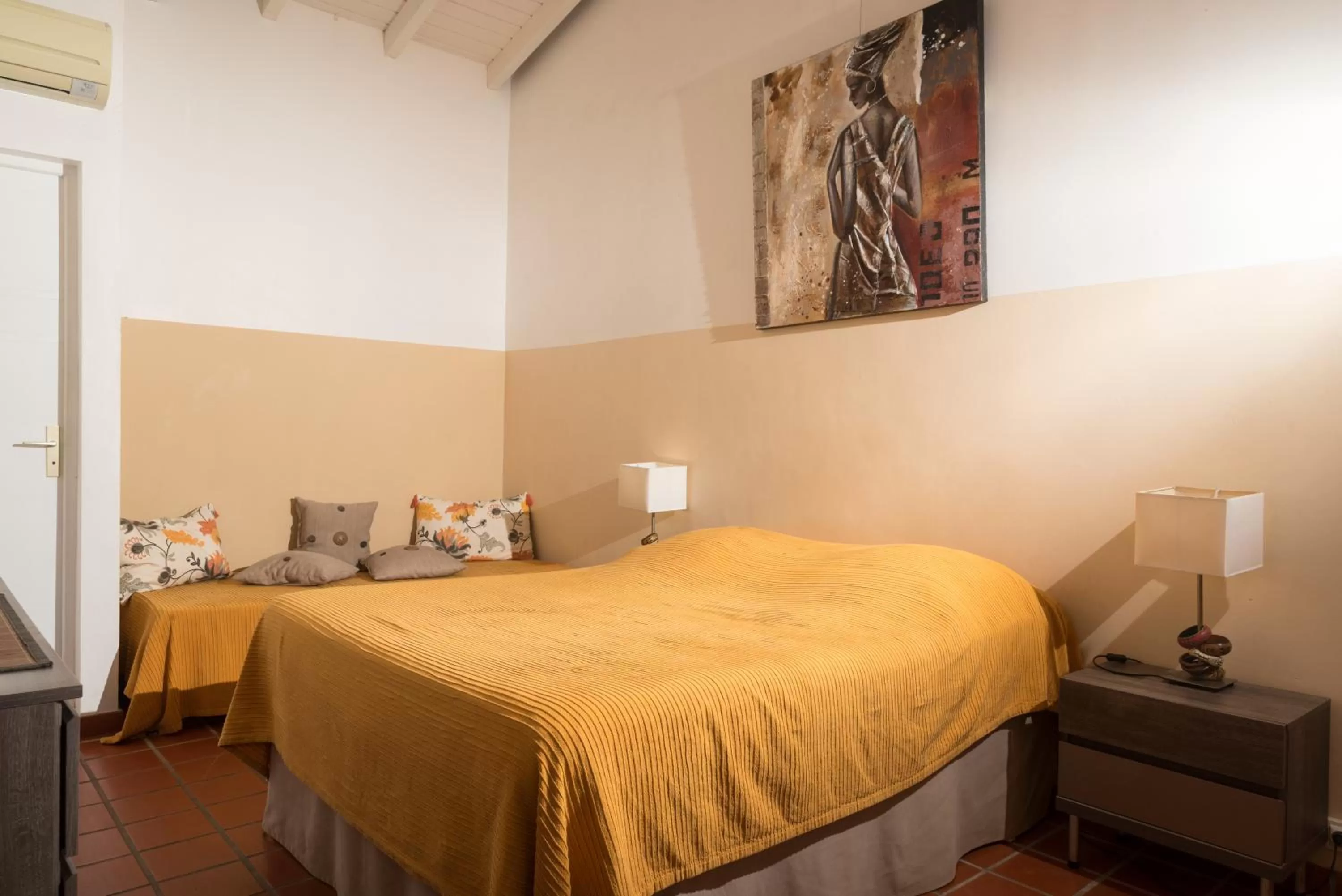 Bed in Hôtel Les Bananiers