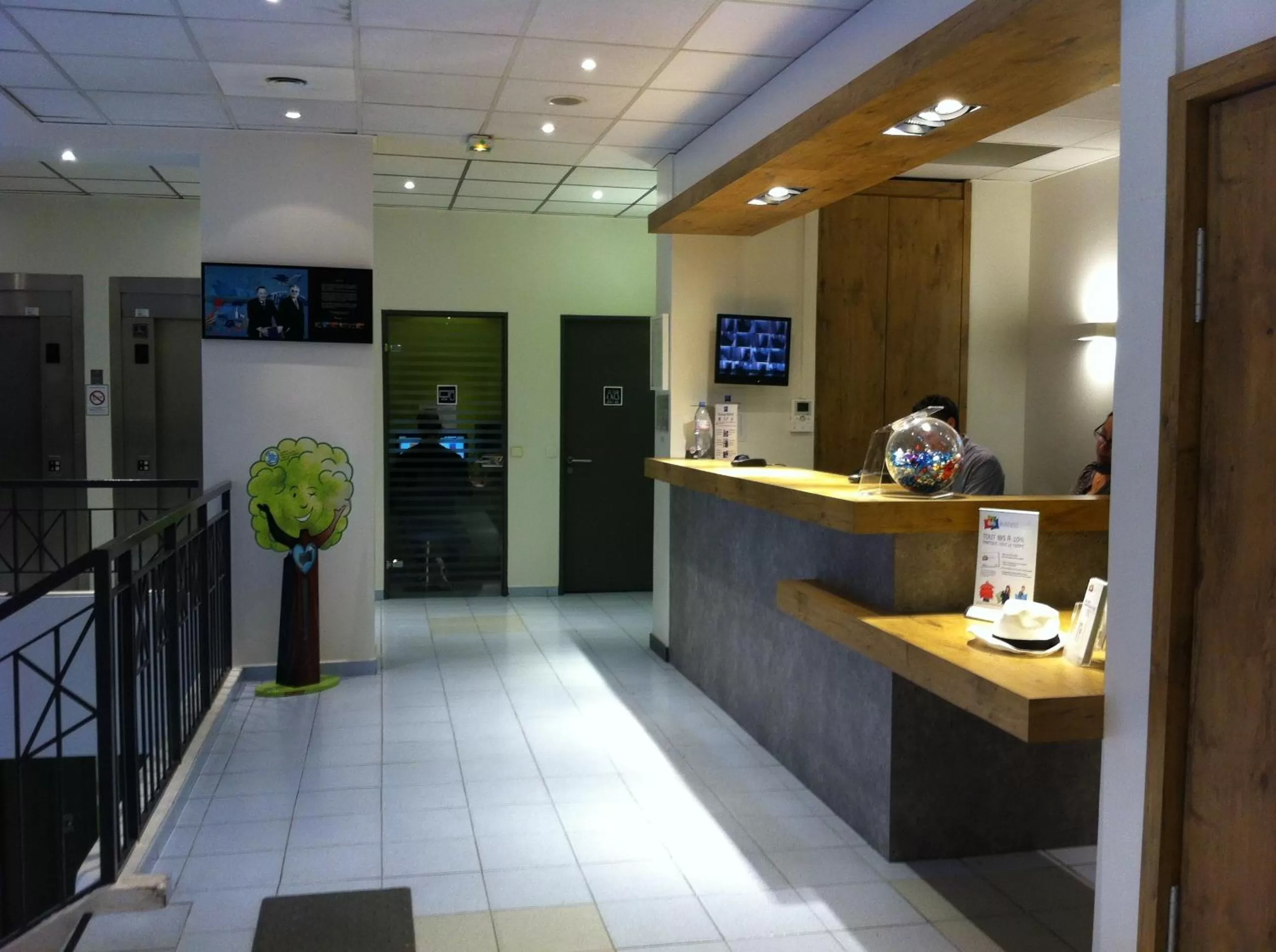 Lobby or reception in ibis budget Nice Aeroport