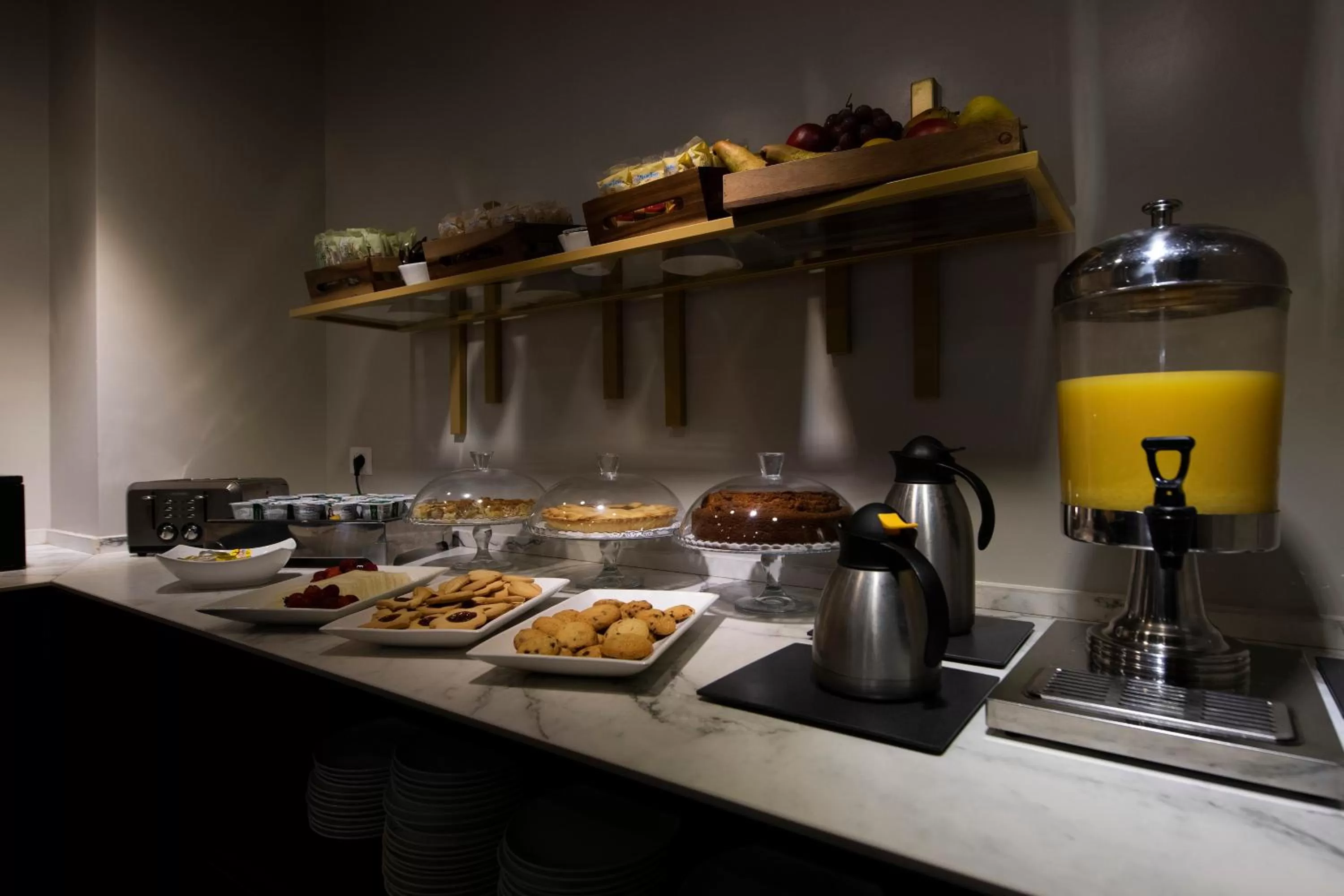 Food and drinks in Hotel 87 eighty-seven - Maison d'Art Collection