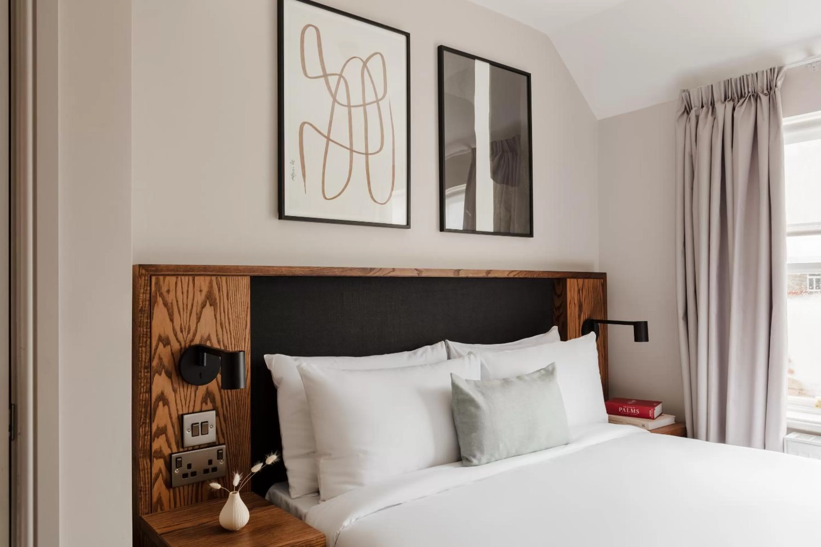 Standard Double Room in Sonder The Earl