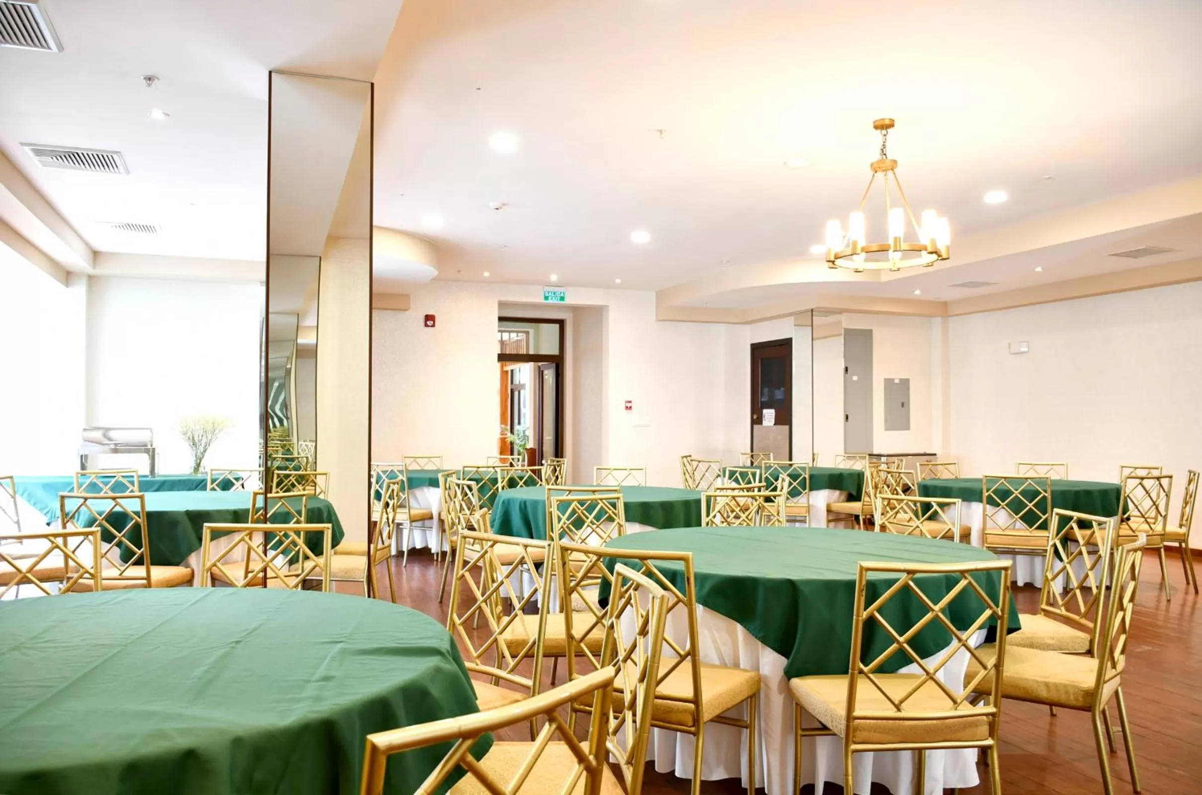 Restaurant/Places to Eat in Hotel Presidente Las Tablas