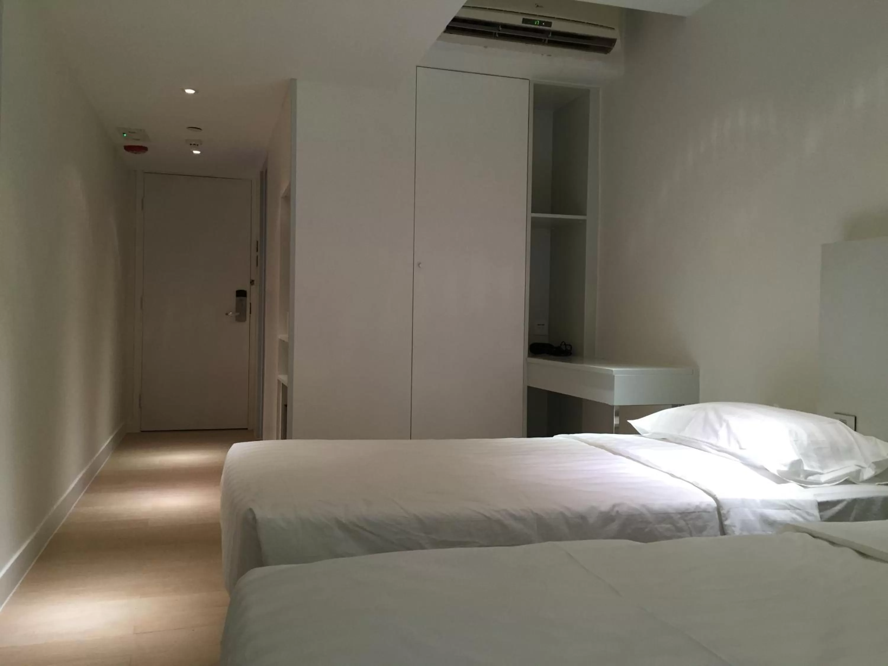 Photo of the whole room, Bed in Homy Central