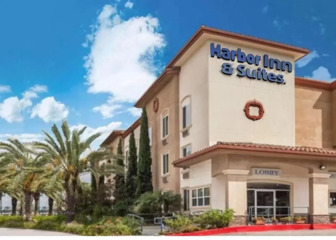 Harbor Inn & Suites Harbor Inn & Suites