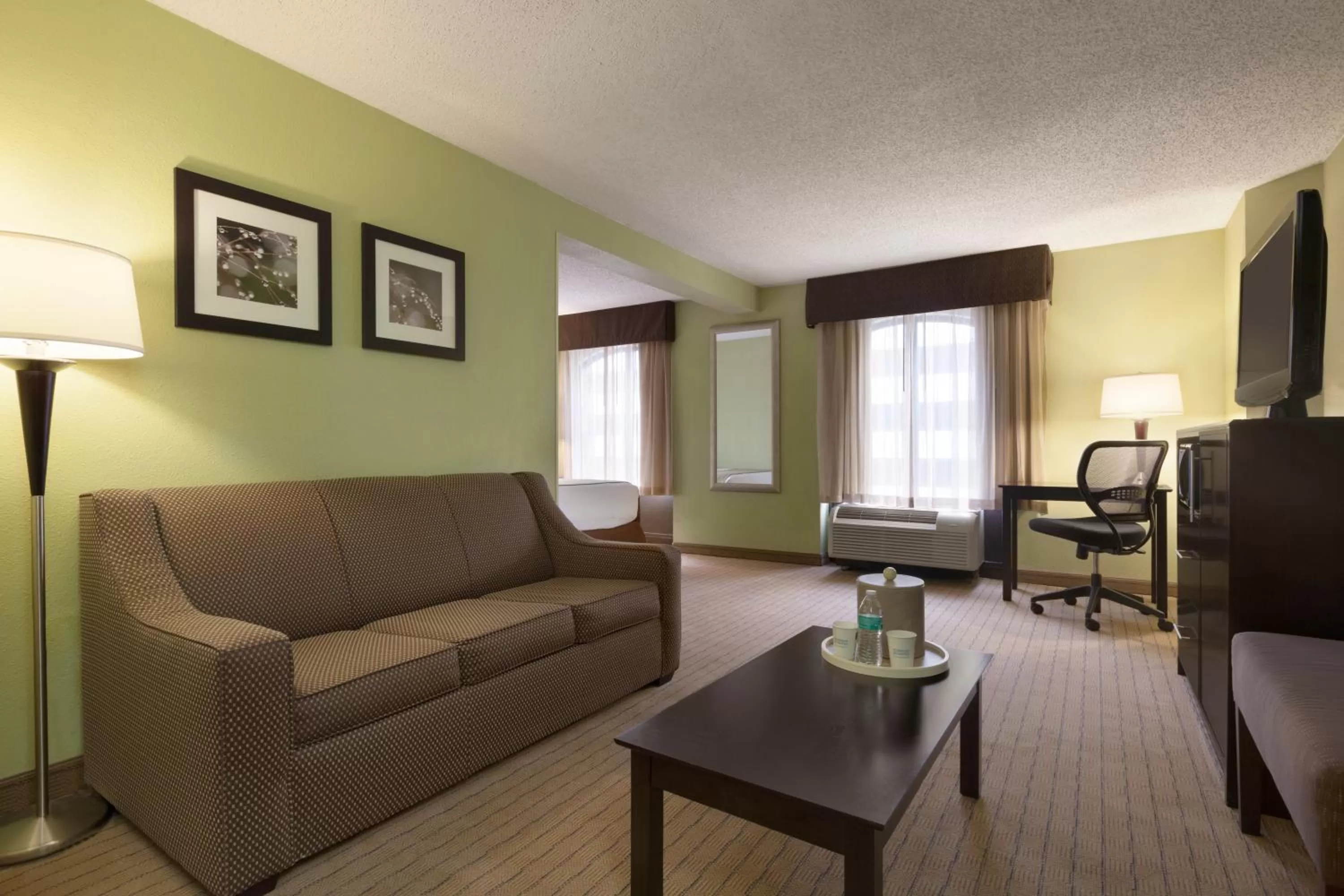 Bed in Days Inn by Wyndham Baltimore Inner Harbor