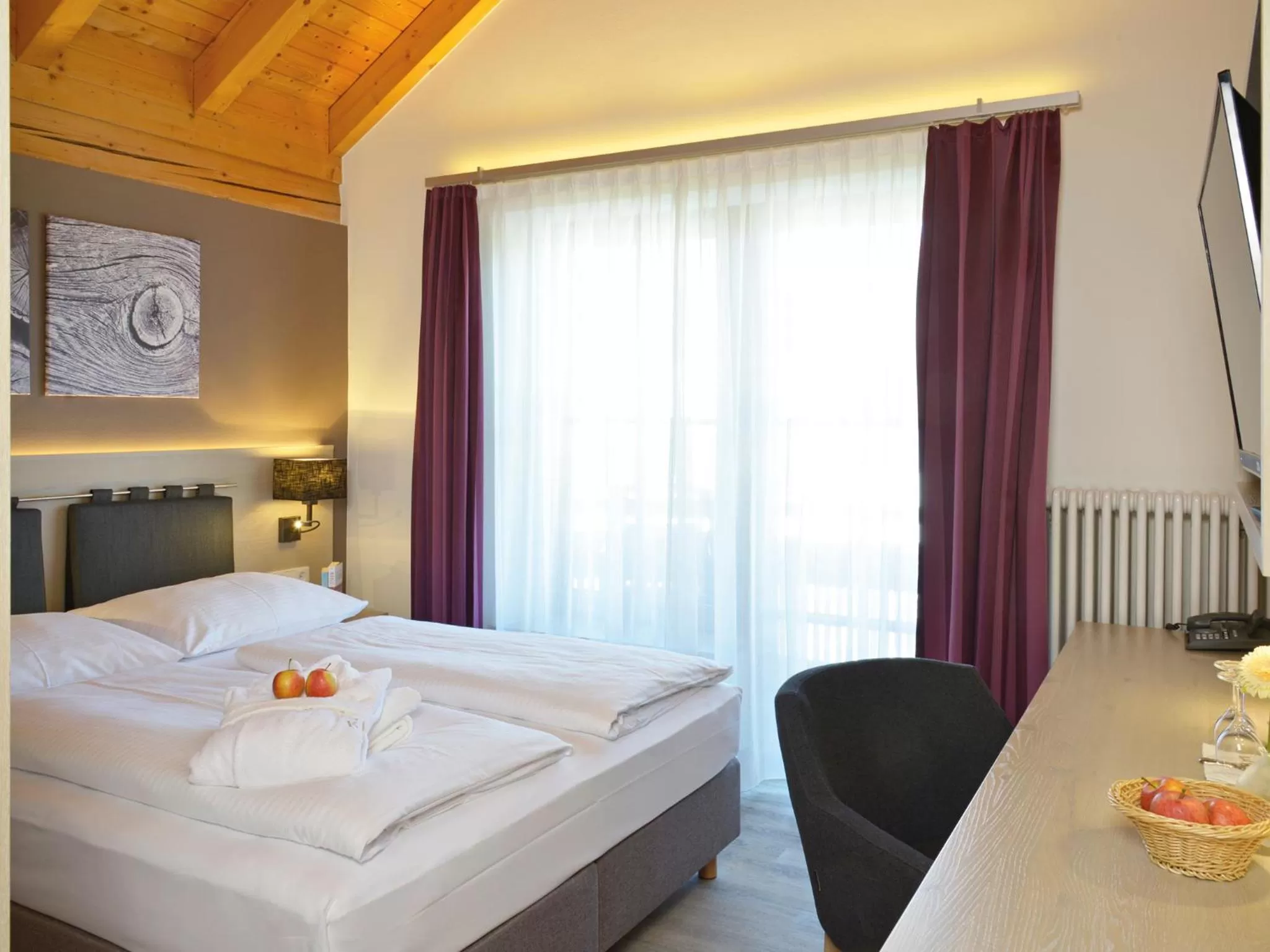 Photo of the whole room, Bed in Hotel Die Krone - Immenstadt-Stein