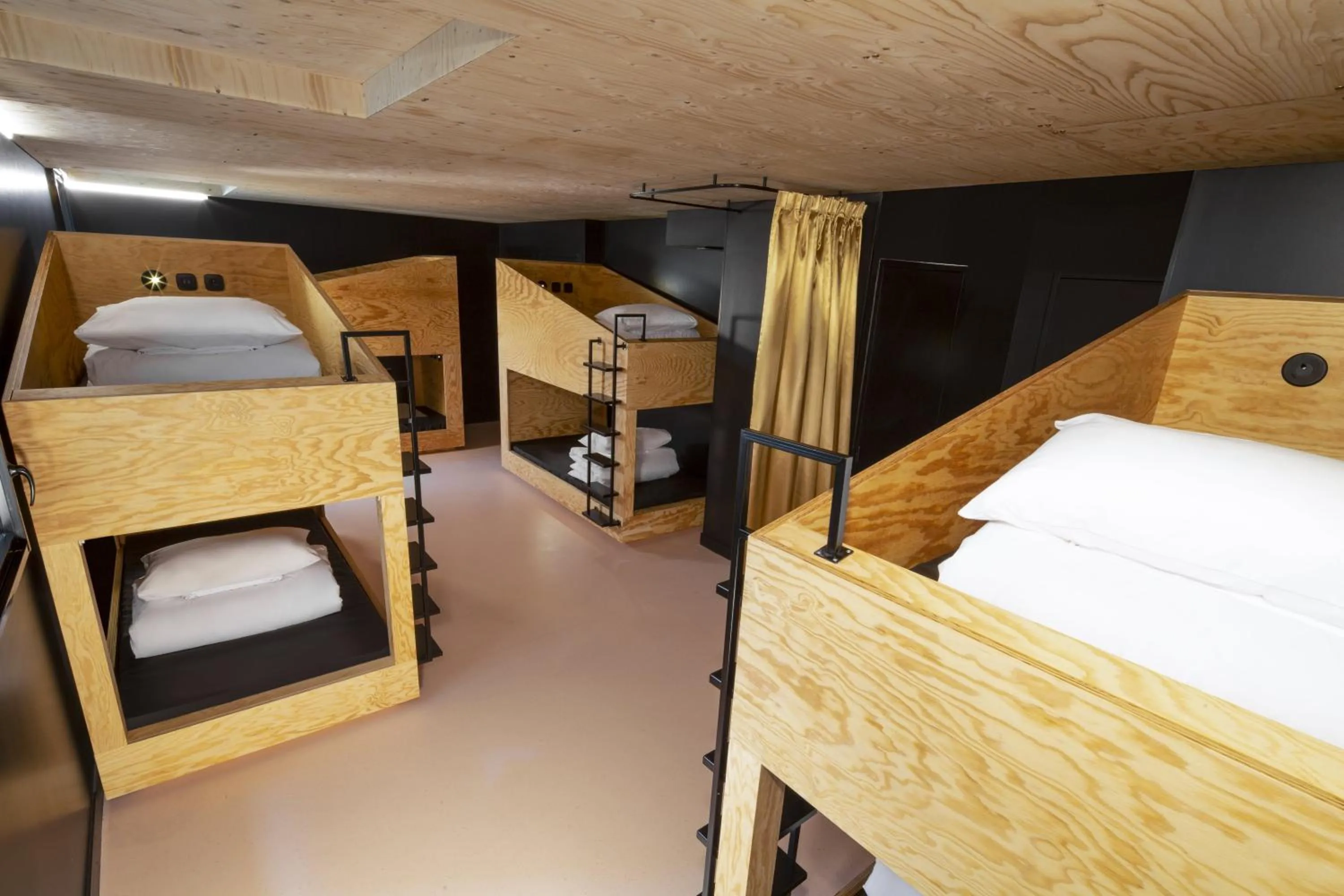 Bed in JO&JOE Paris Gentilly - Auberge de Jeunesse