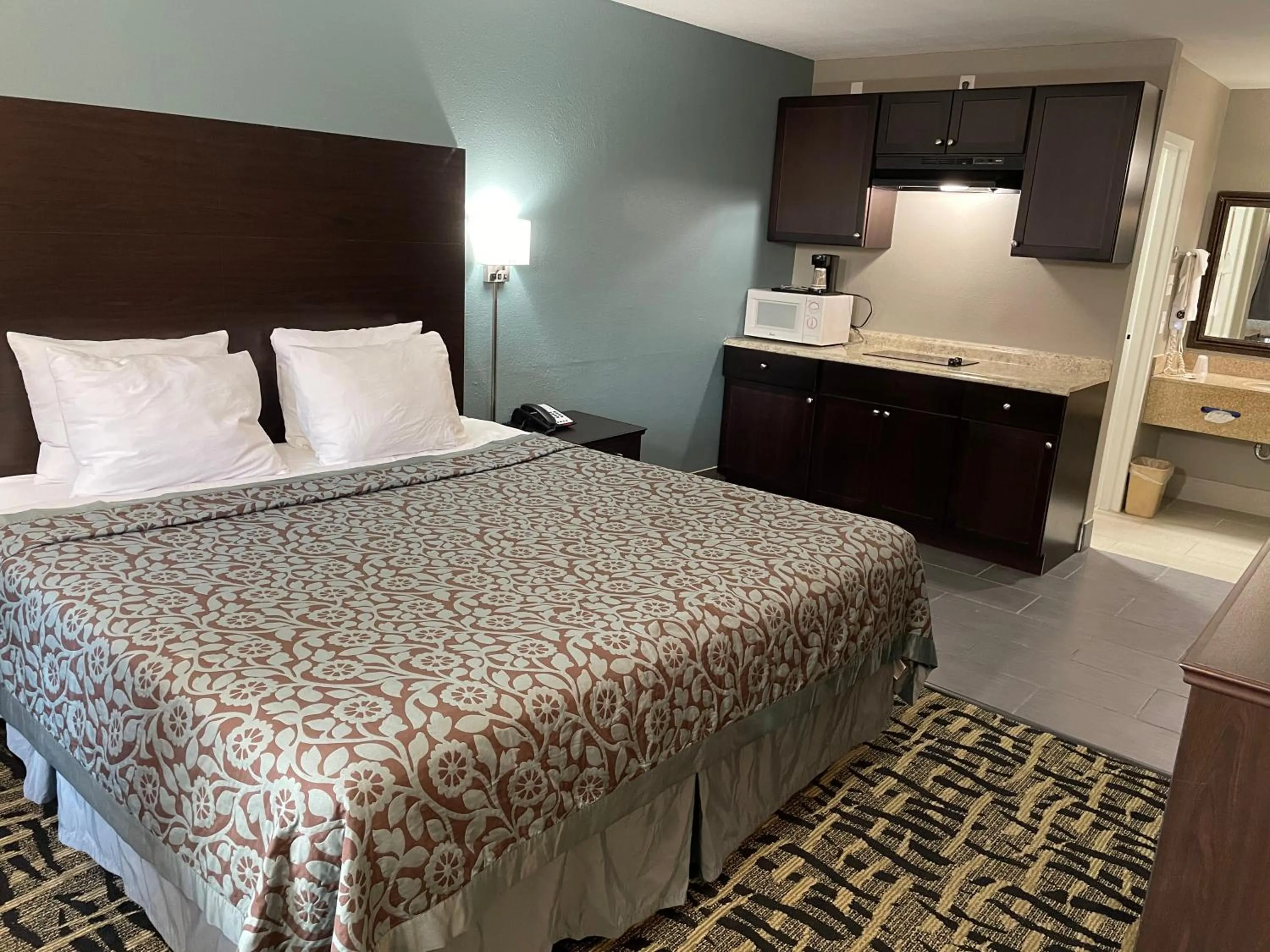 Bed in Days Inn & Suites by Wyndham Collierville Germantown Area