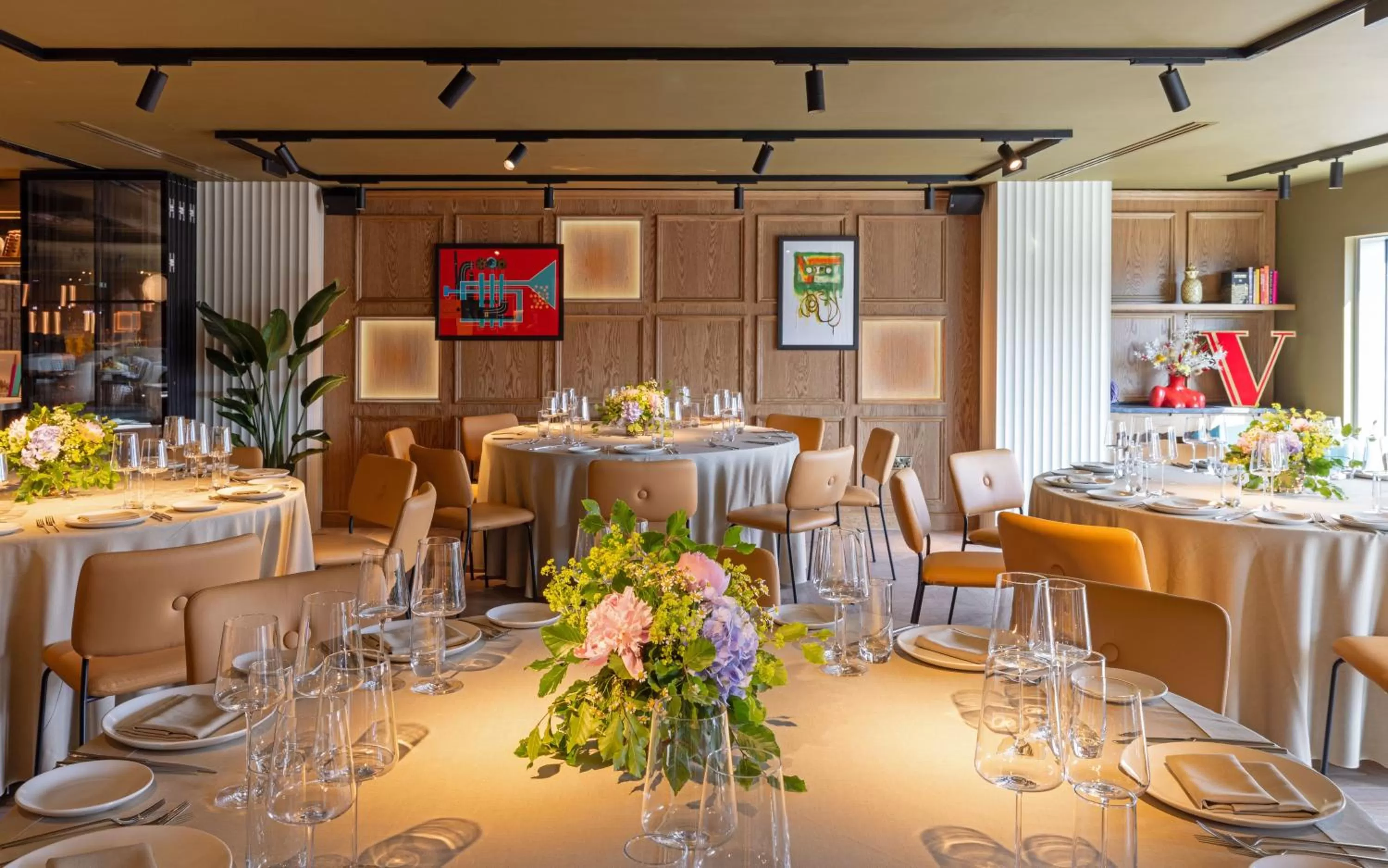 Banquet/Function facilities, Restaurant/Places to Eat in Virgin Hotels Glasgow