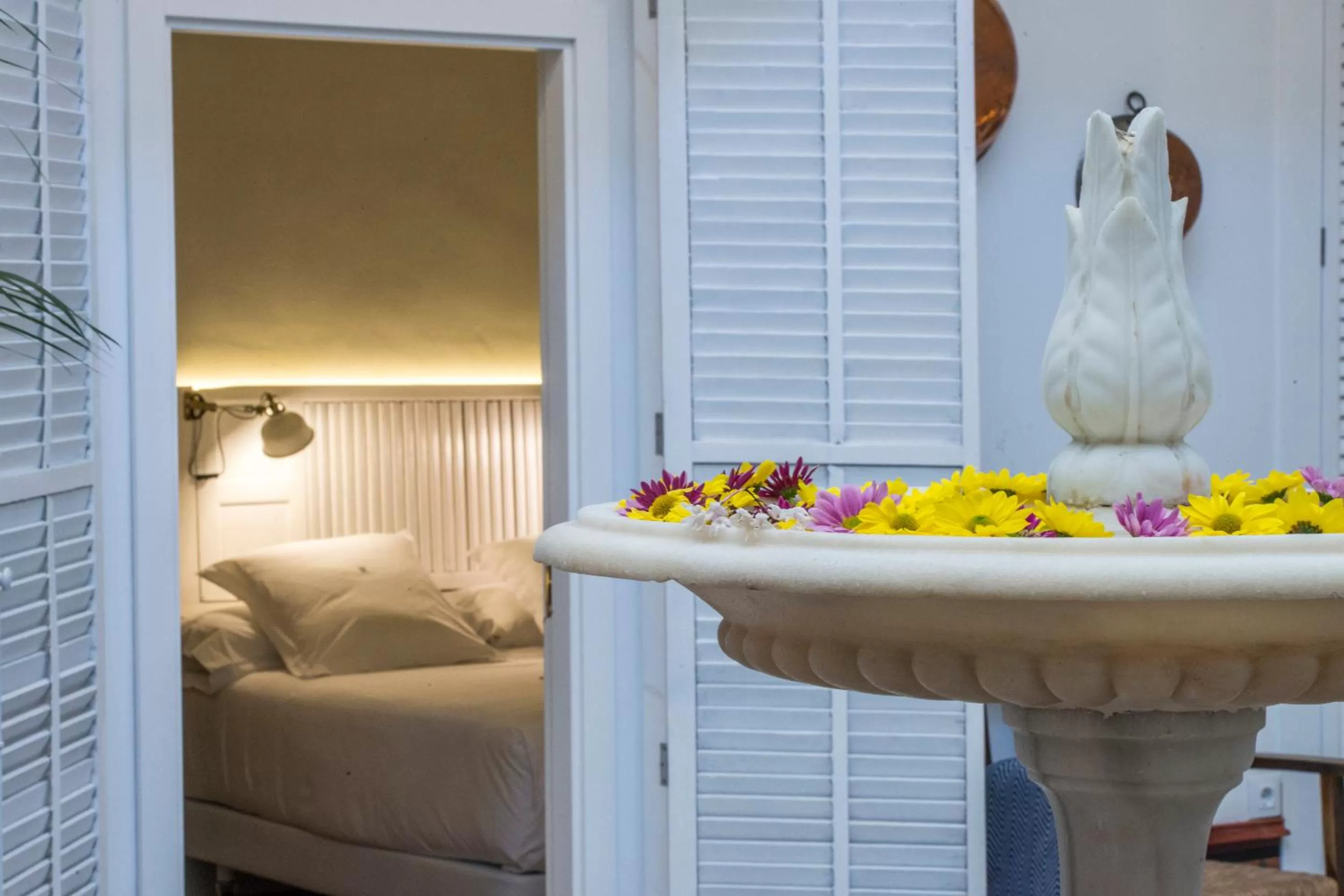 Patio, Bed in Hotel Madinat