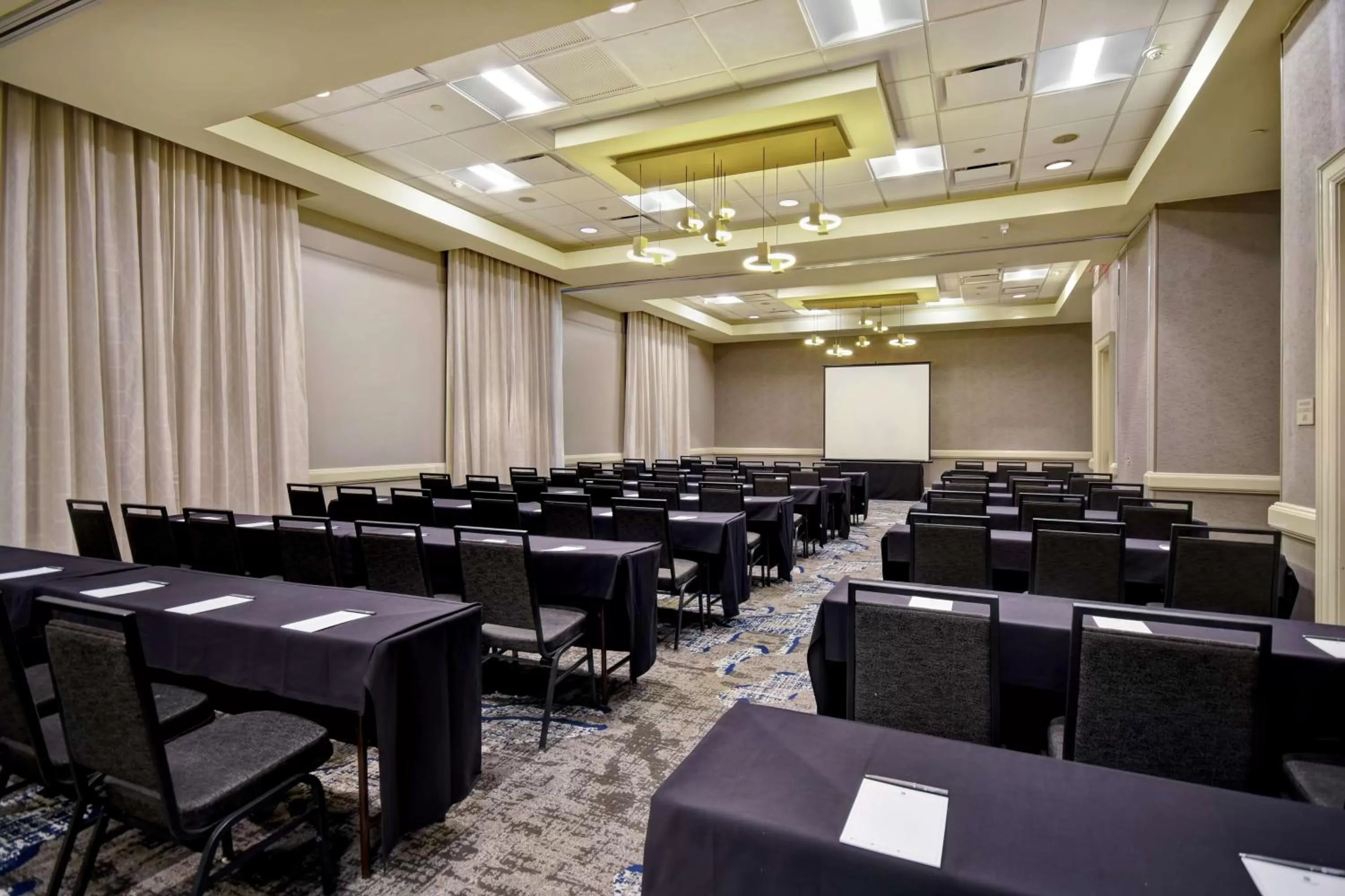 Meeting/conference room in Embassy Suites Montgomery - Hotel & Conference Center