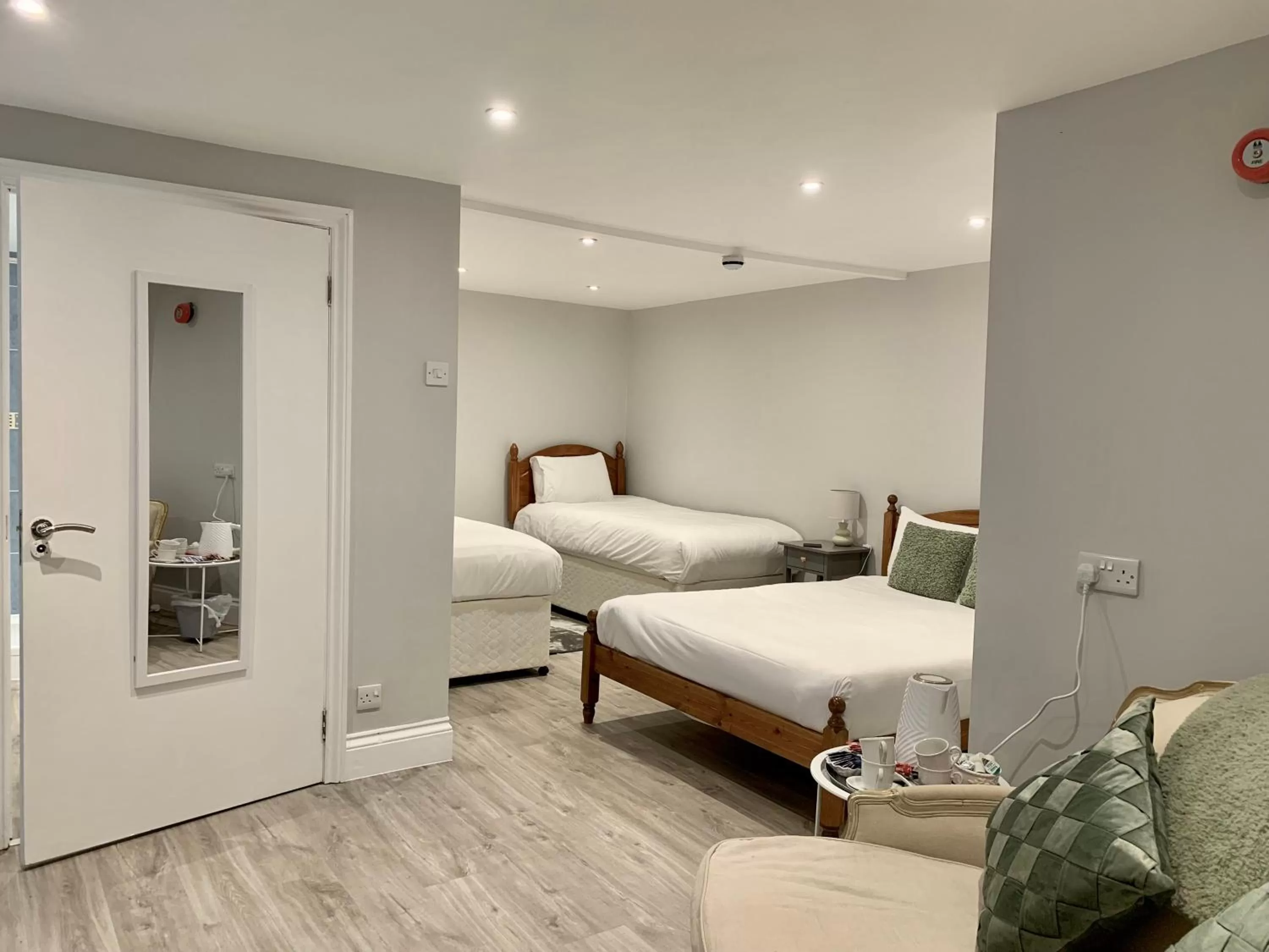 Family Room (2 Adults + 2 Children) in The Beacons Guest House