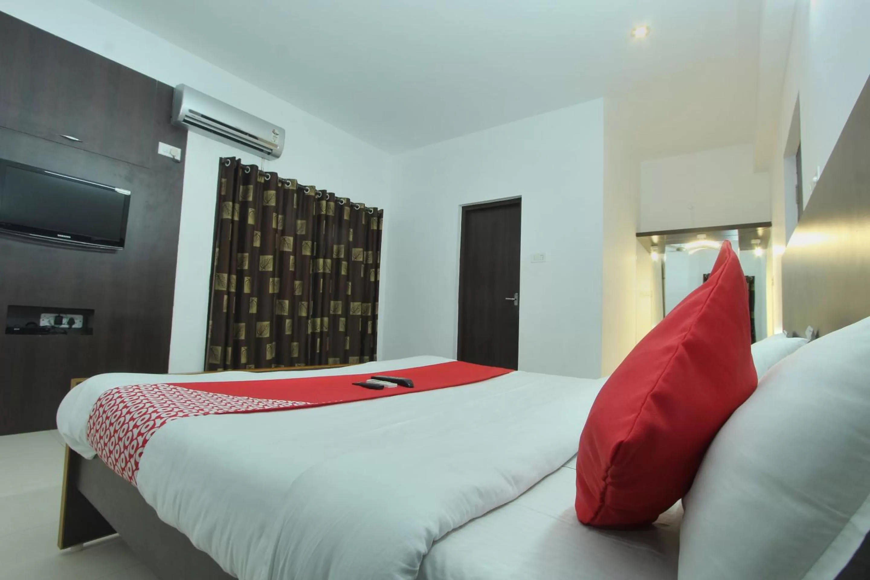 Bed in Lake View Hotel