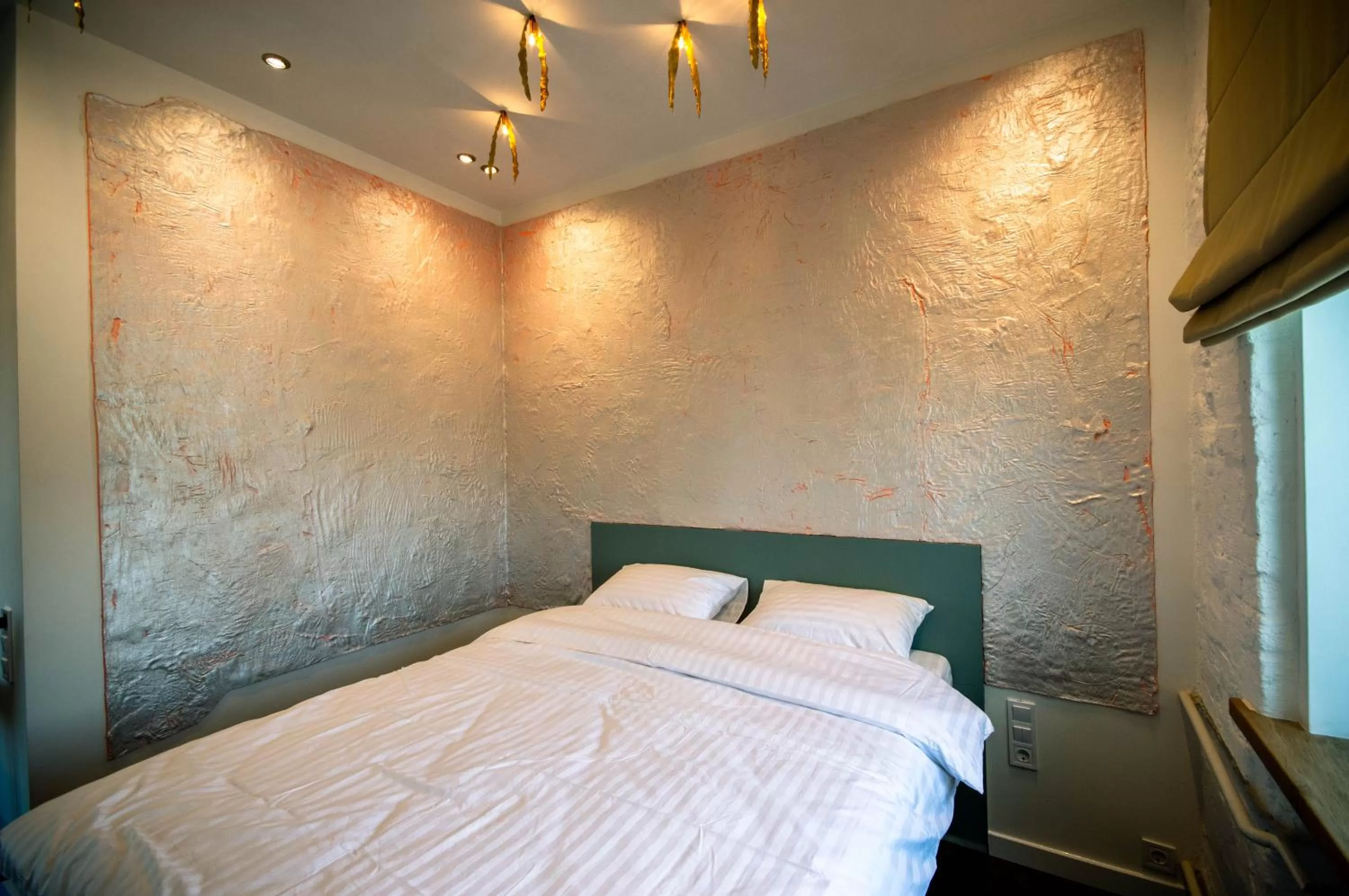 Bed in Kyiv Panorama Apartments near Gulliver