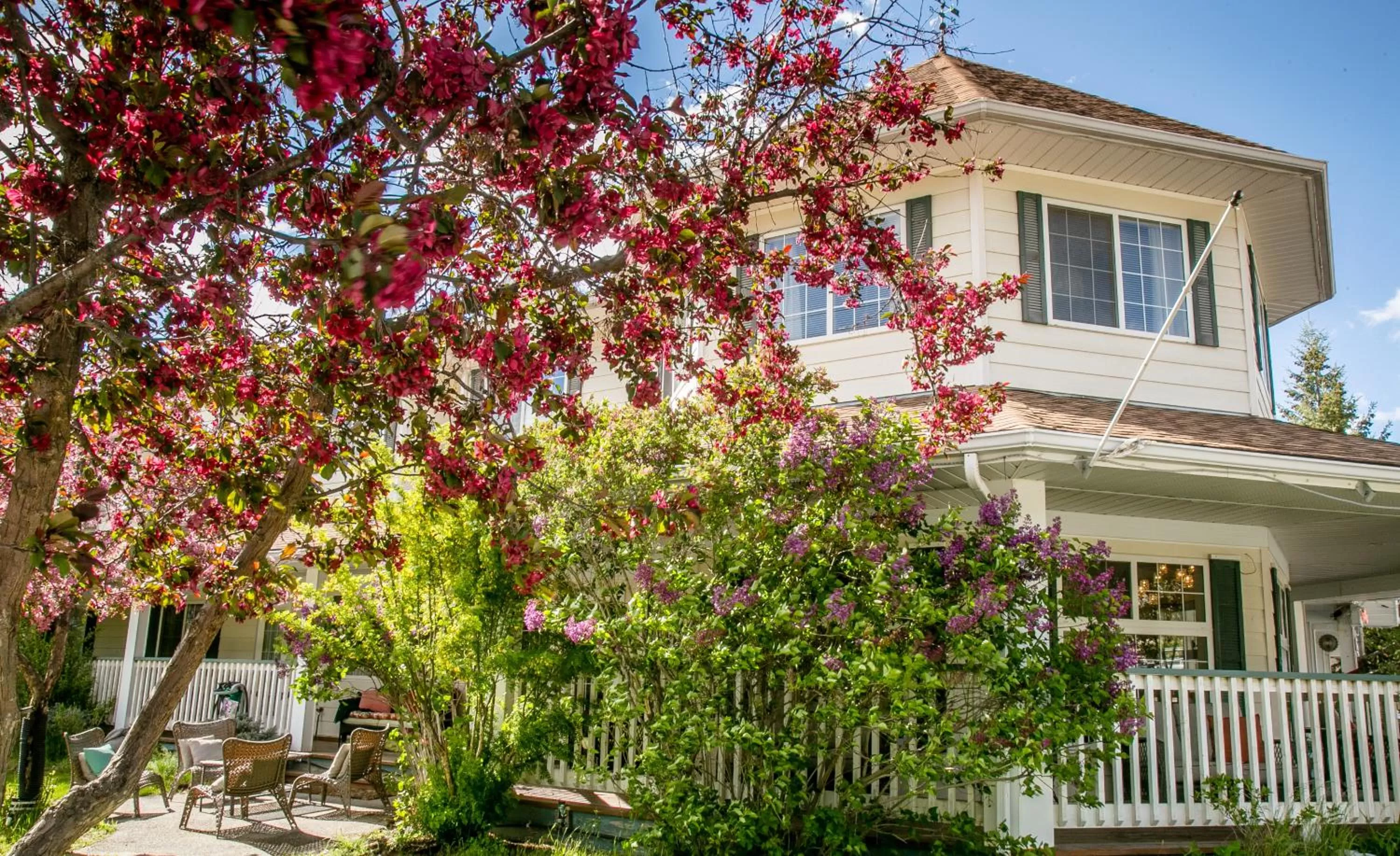 Property building in Inn on Canyon