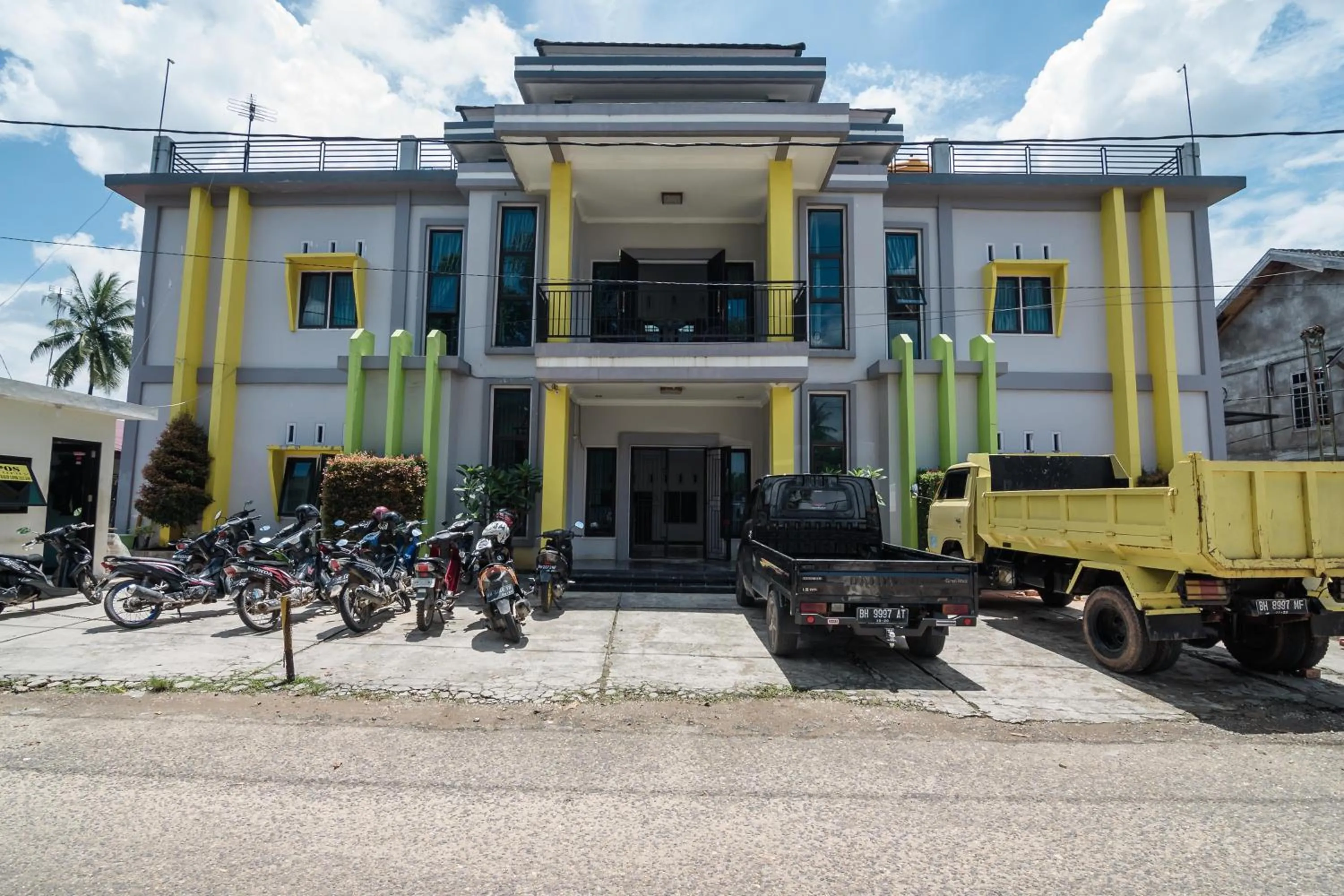 Property building in RedDoorz near Sultan Thaha Airport Jambi