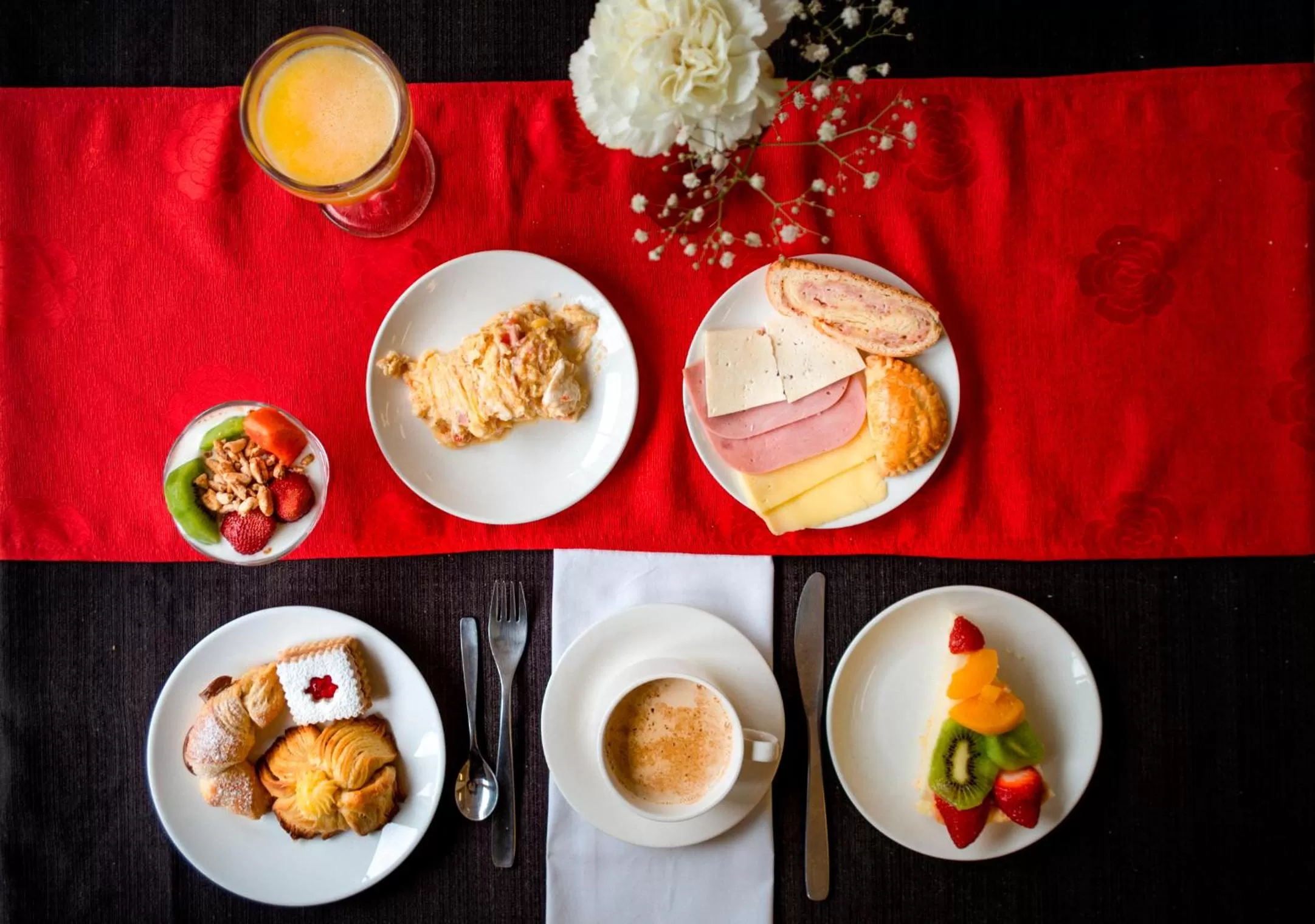 Buffet breakfast in Hotel Los Ceibos