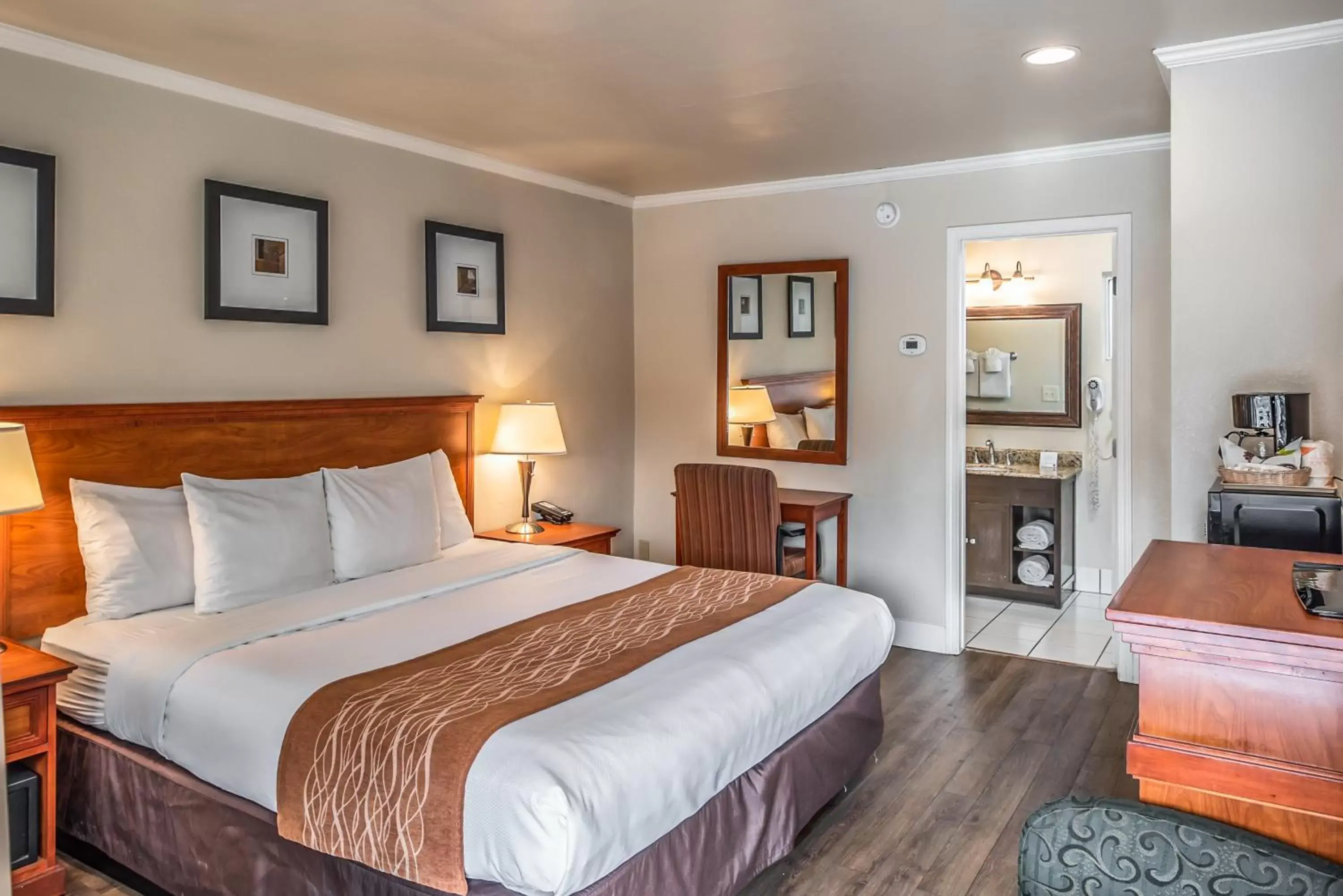 Standard Room With One King Bed - Non-Smoking in The Inn at 1252 Monterey Standard Room With One King Bed - Non-Smoking in The Inn at 1252 Monterey