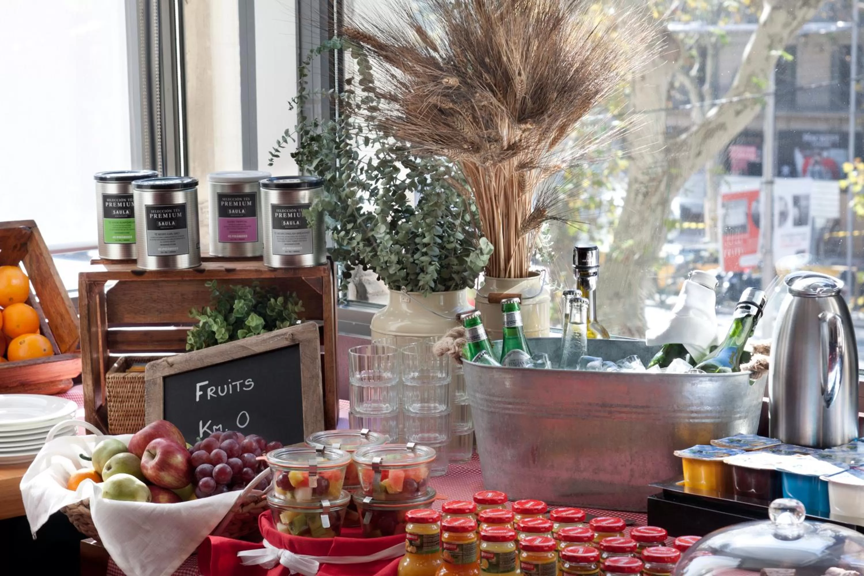 Food in Sixtytwo Hotel