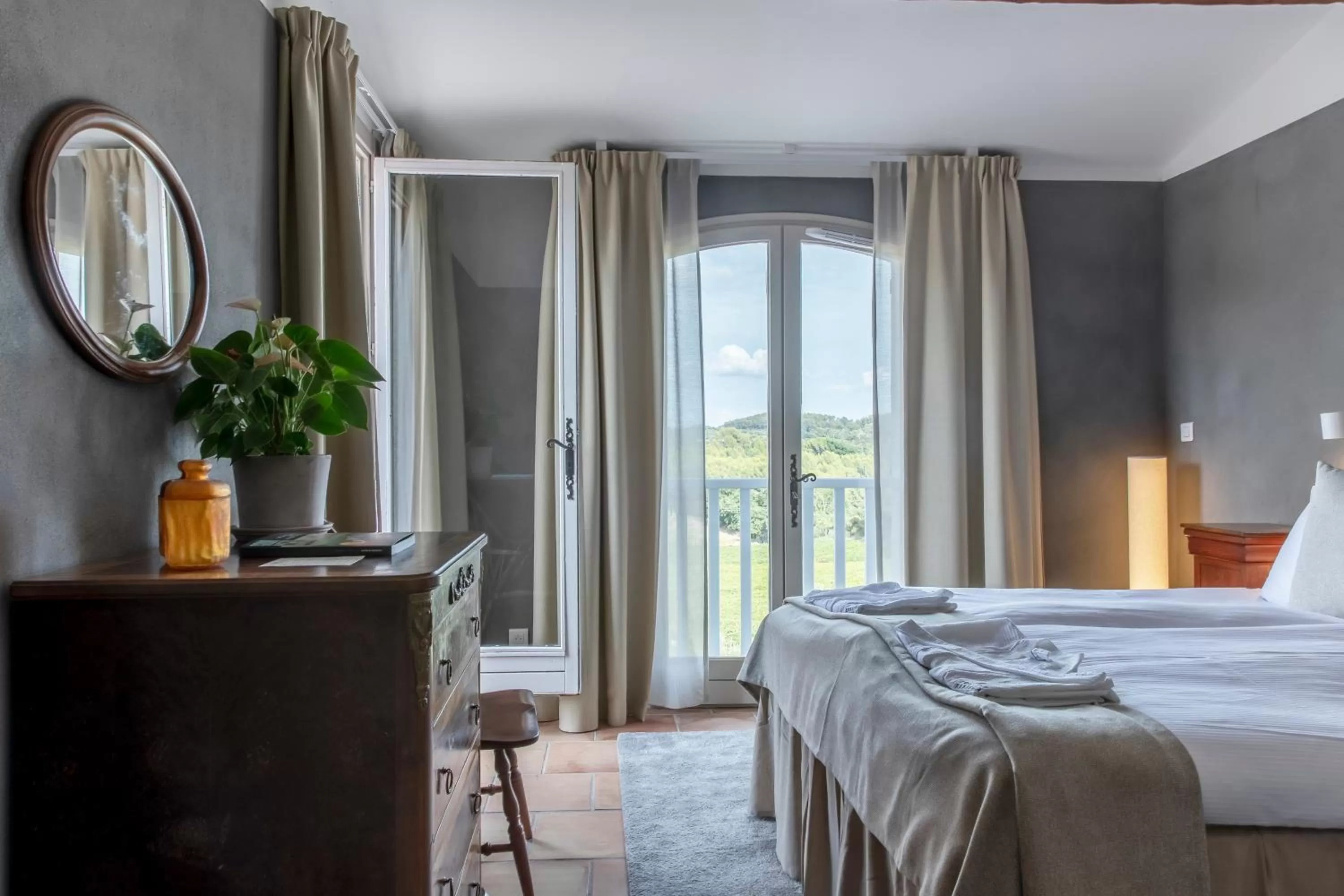 Bed in Domaine Rabiega - Vineyard and Boutique hotel