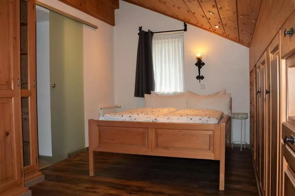 Economy Double Room in Gästehaus Bühler Economy Double Room in Gästehaus Bühler