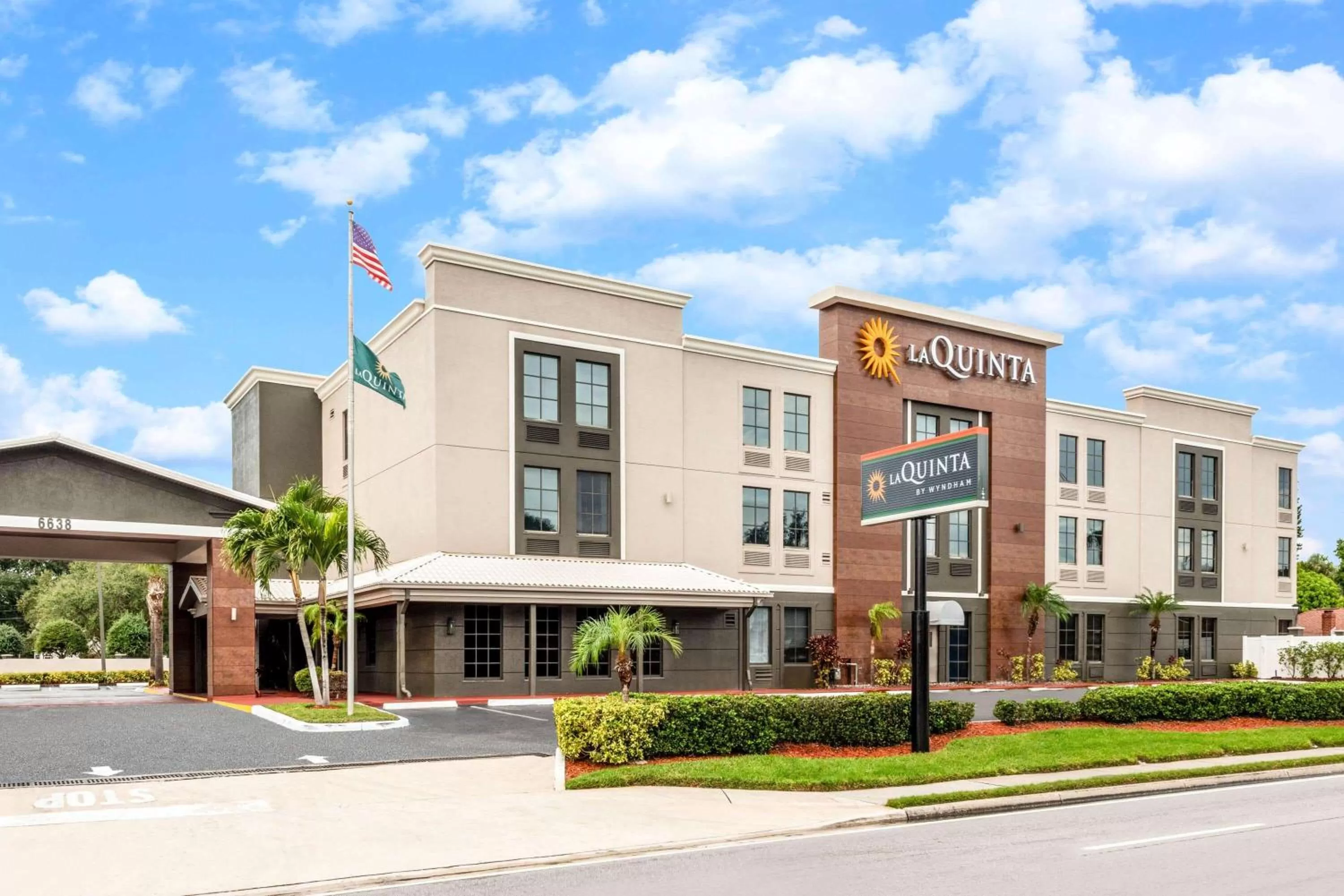 Property building in La Quinta by Wyndham St. Petersburg Northeast *Newly Renovated