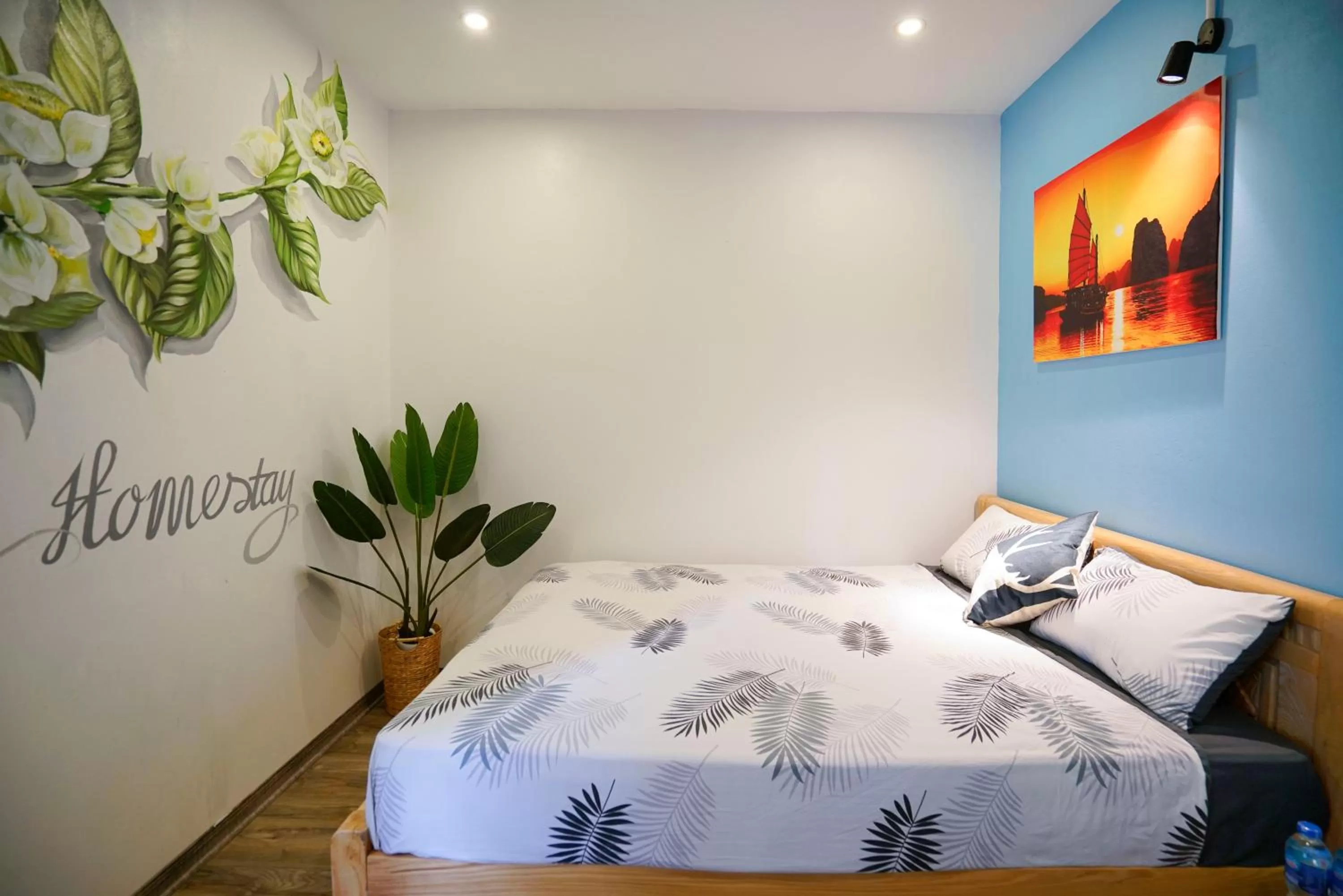 Photo of the whole room, Bed in Halong bay Almorhome