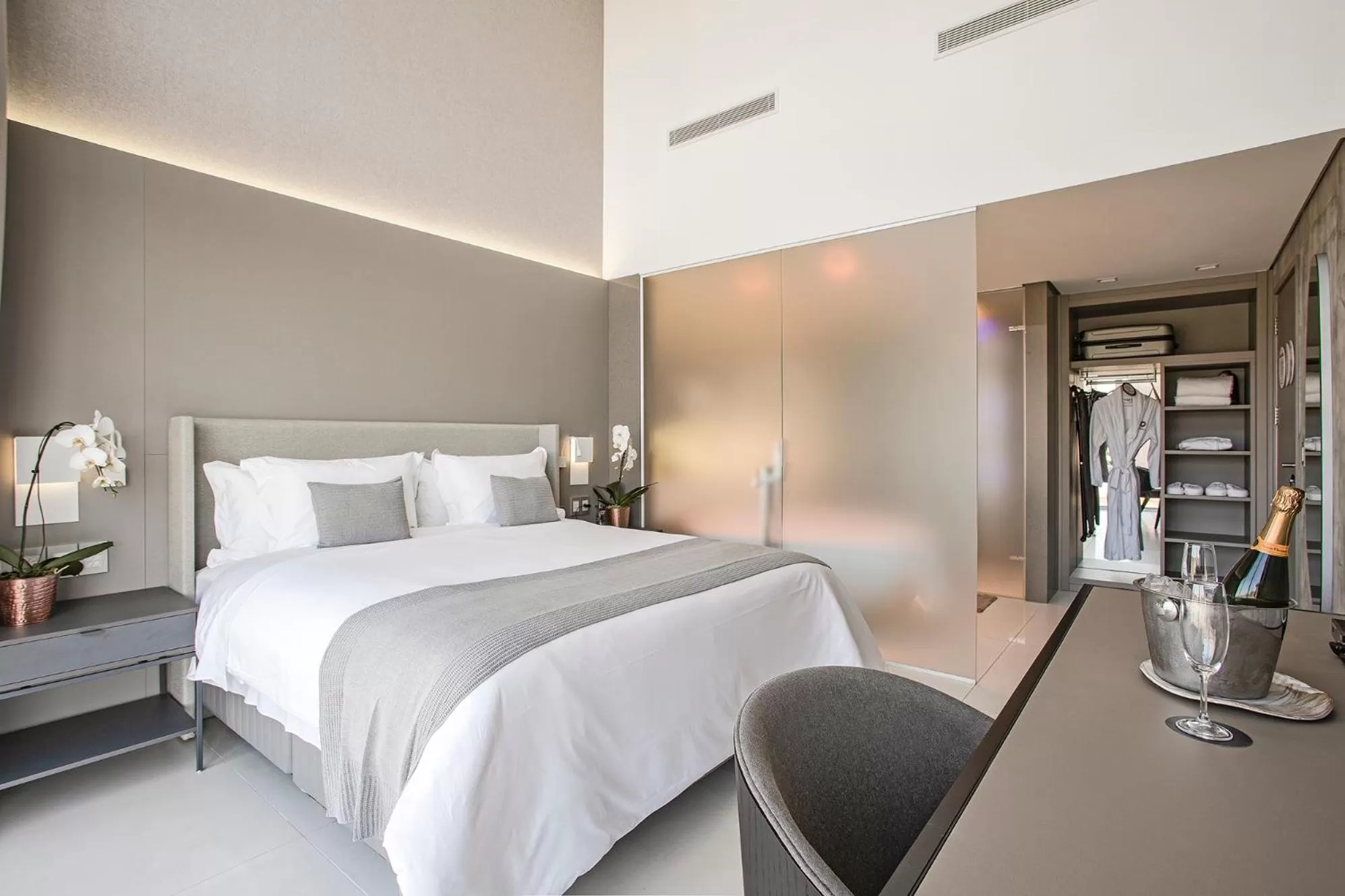 Bed in Suryaa Hotel Pinhais, Curio Collection by Hilton
