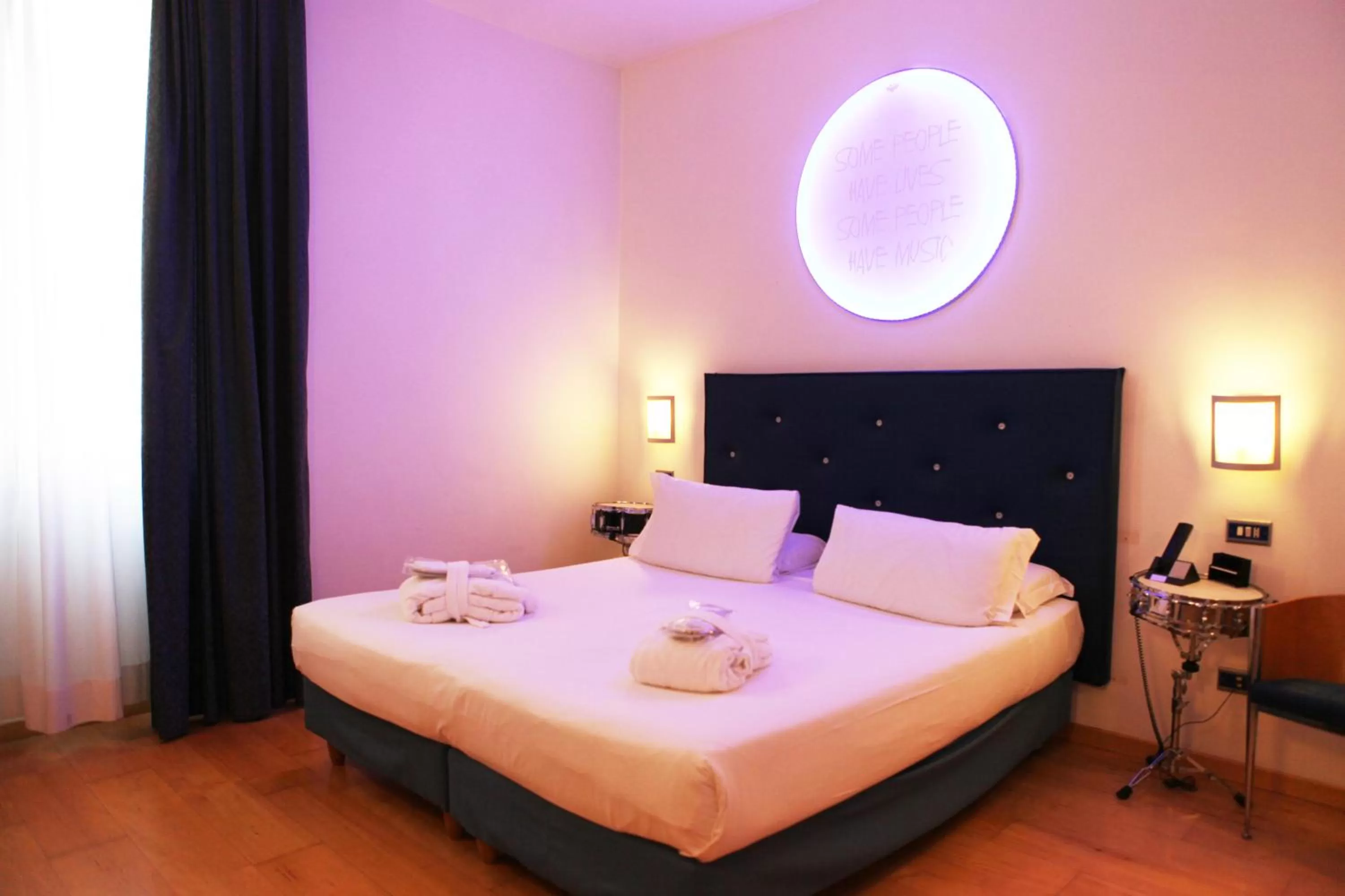 Bed in Hotel Franklin Feel The Sound