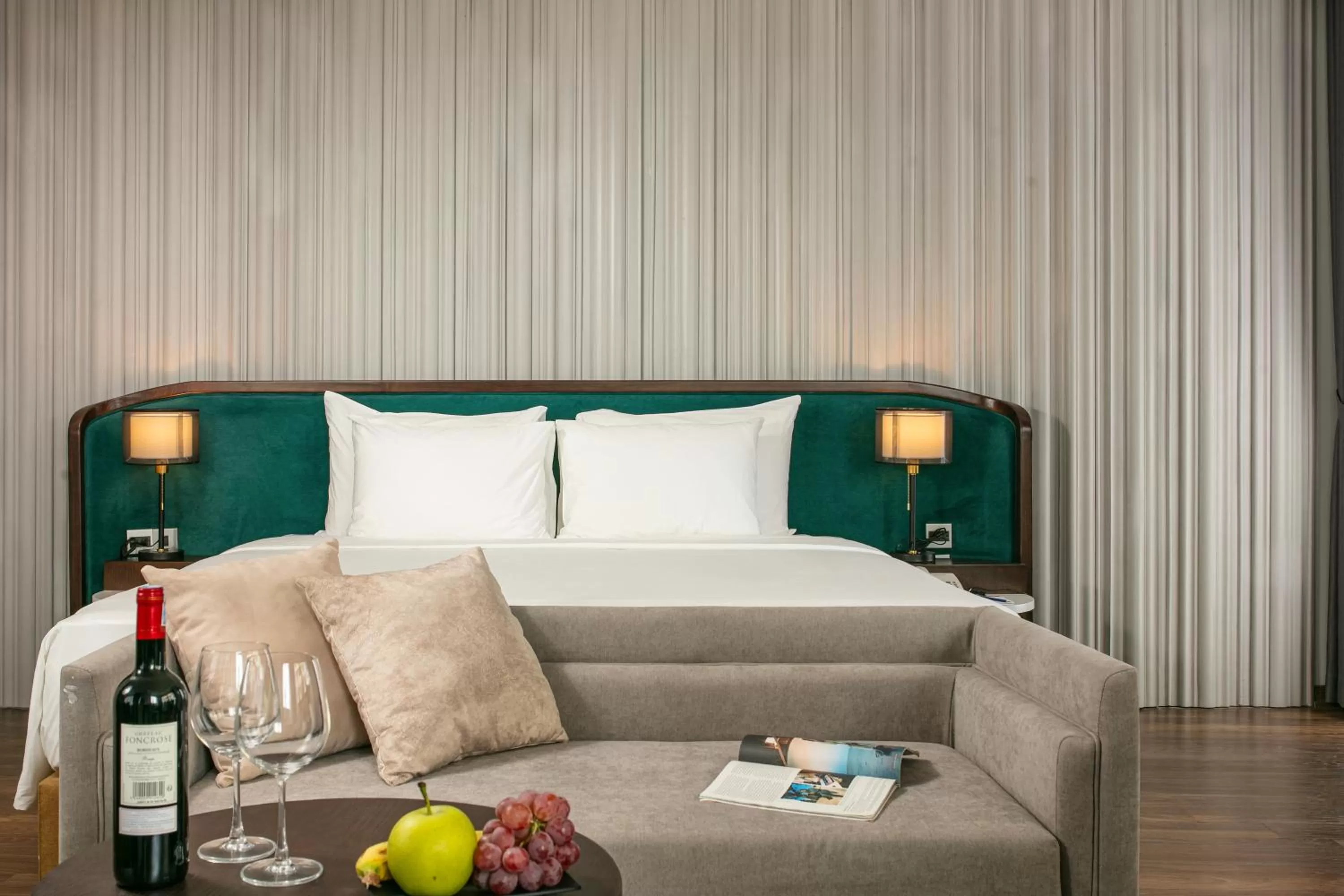 Bed in MAY DE VILLE Lakeside Hotel