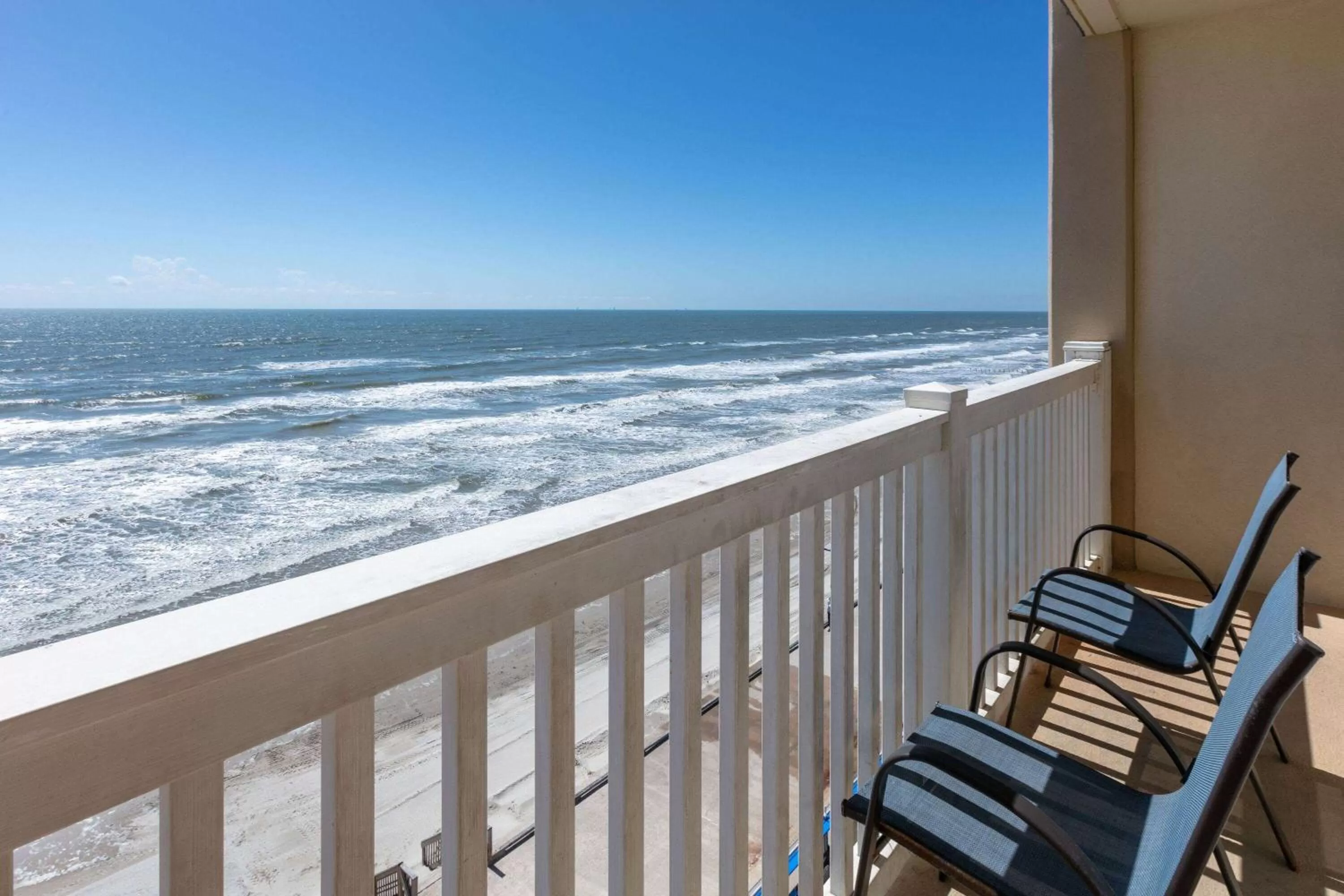 Bed in Wyndham Corpus Christi Resort North Padre Island