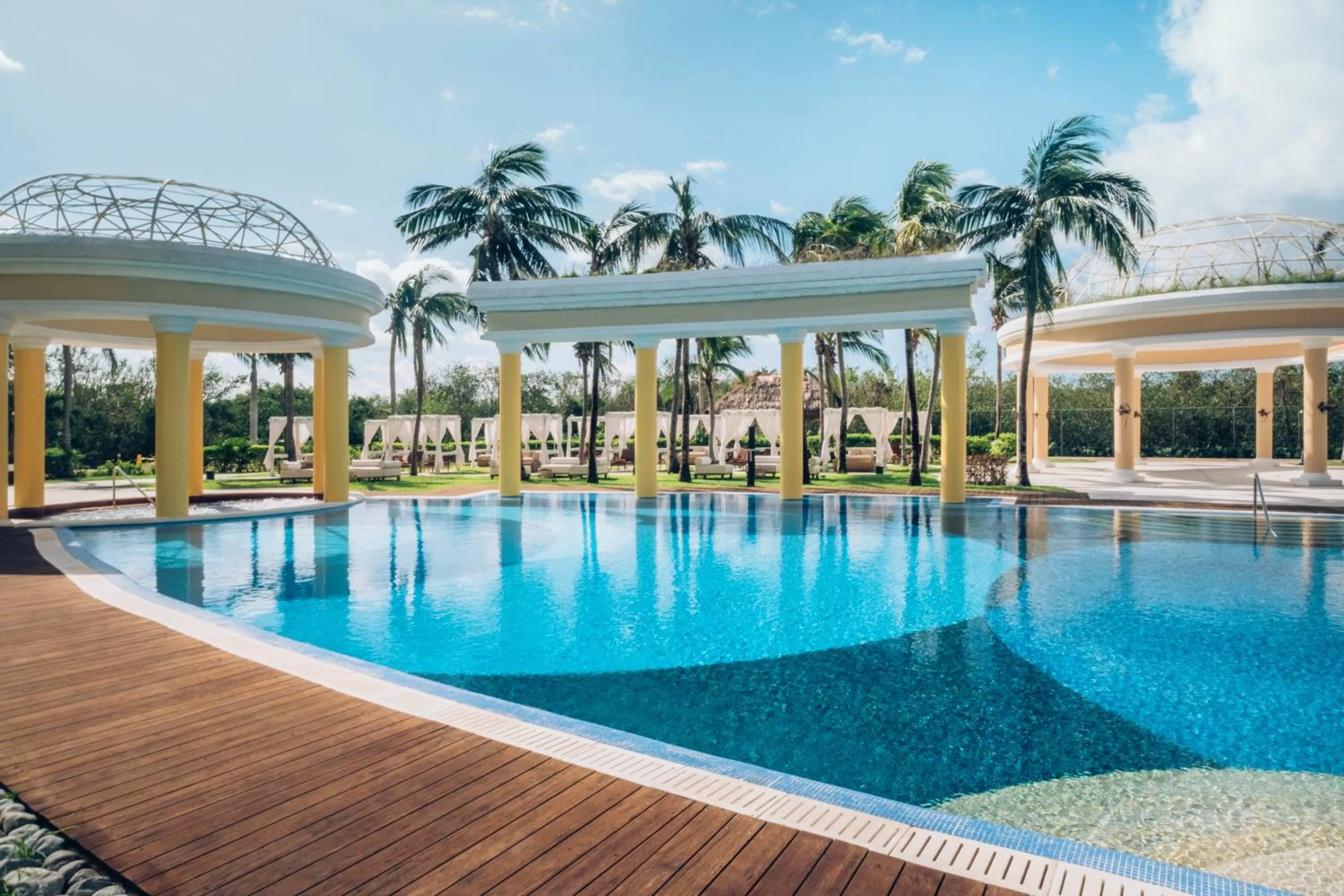 Swimming pool in JOIA Paraiso by Iberostar - Adults Only All Inclusive Resort