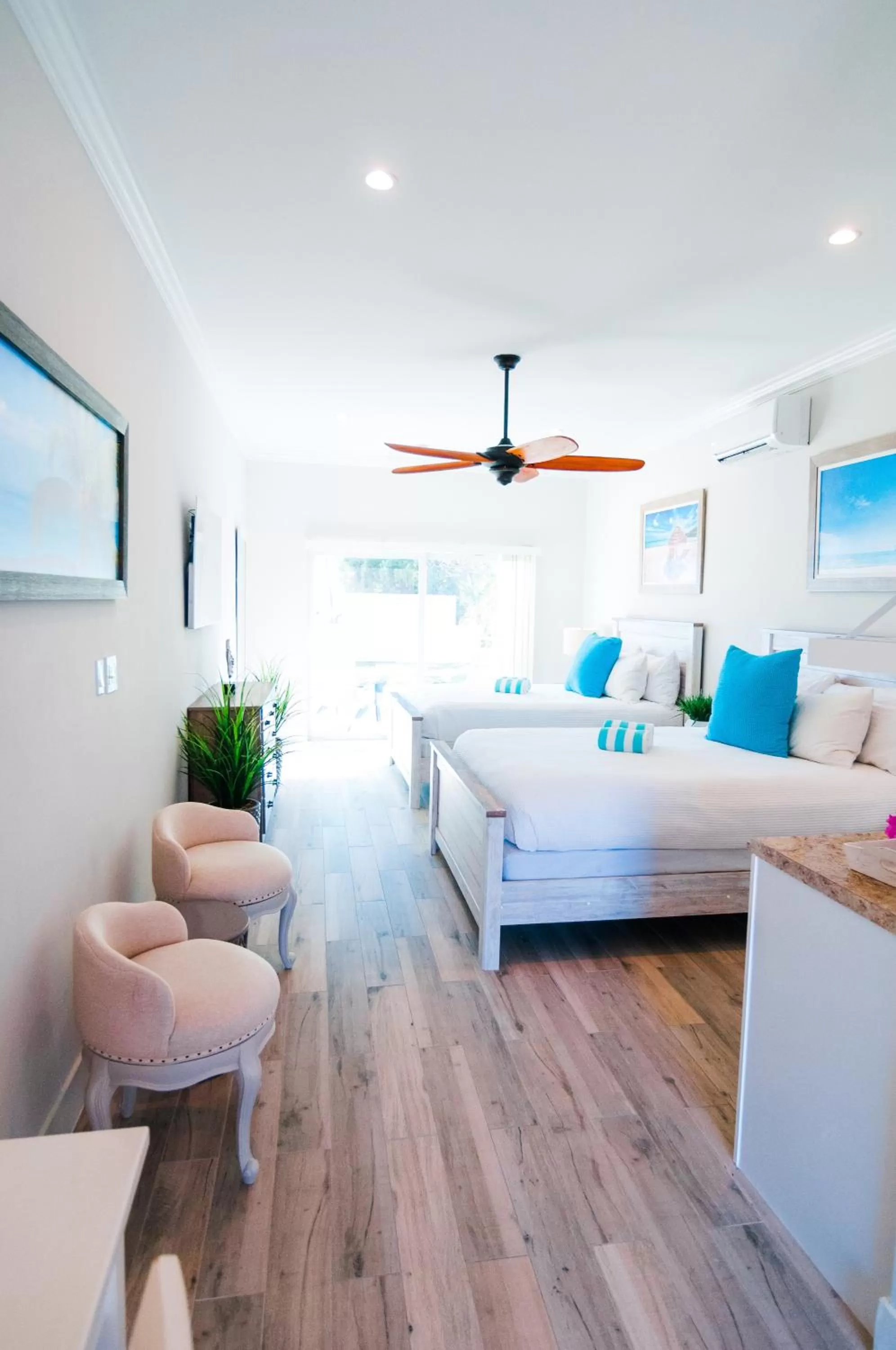 Seating area, Bed in Seascape Resort & Marina